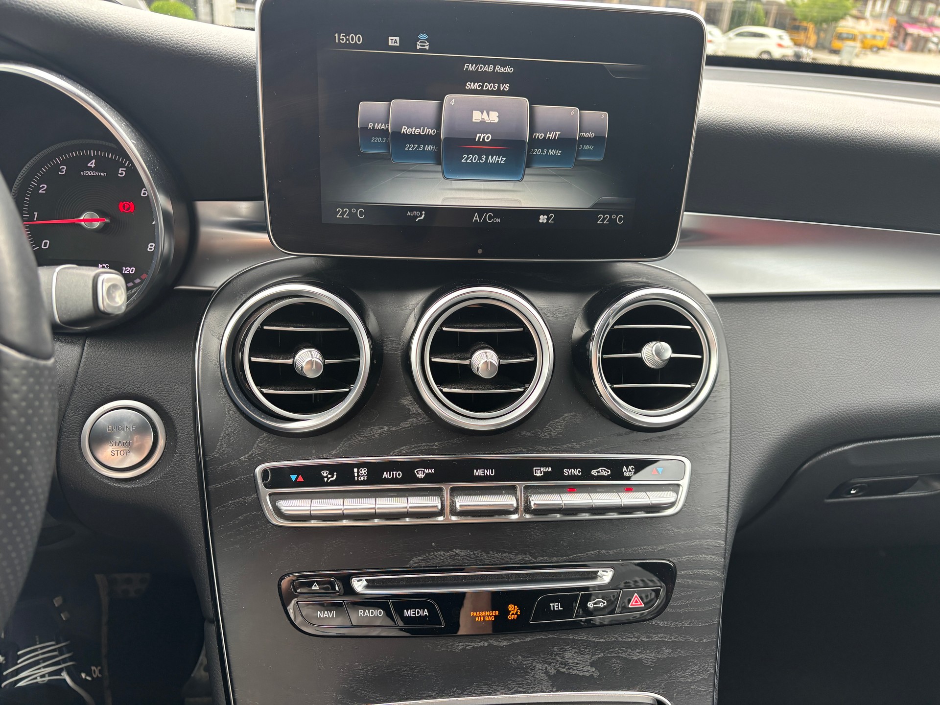 MERCEDES-BENZ GLC 300 Runout Edition 4M-image-6