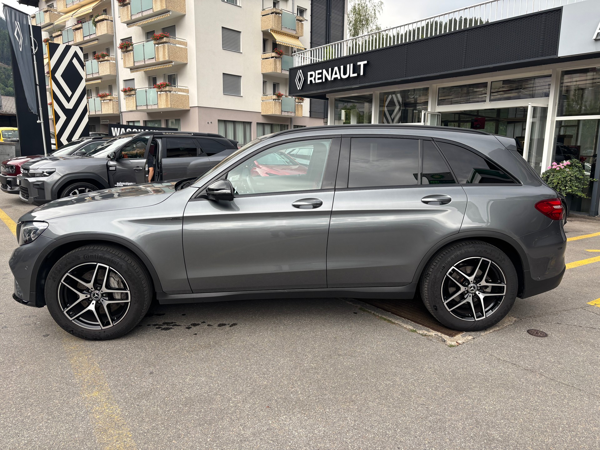 MERCEDES-BENZ GLC 300 Runout Edition 4M-image-4