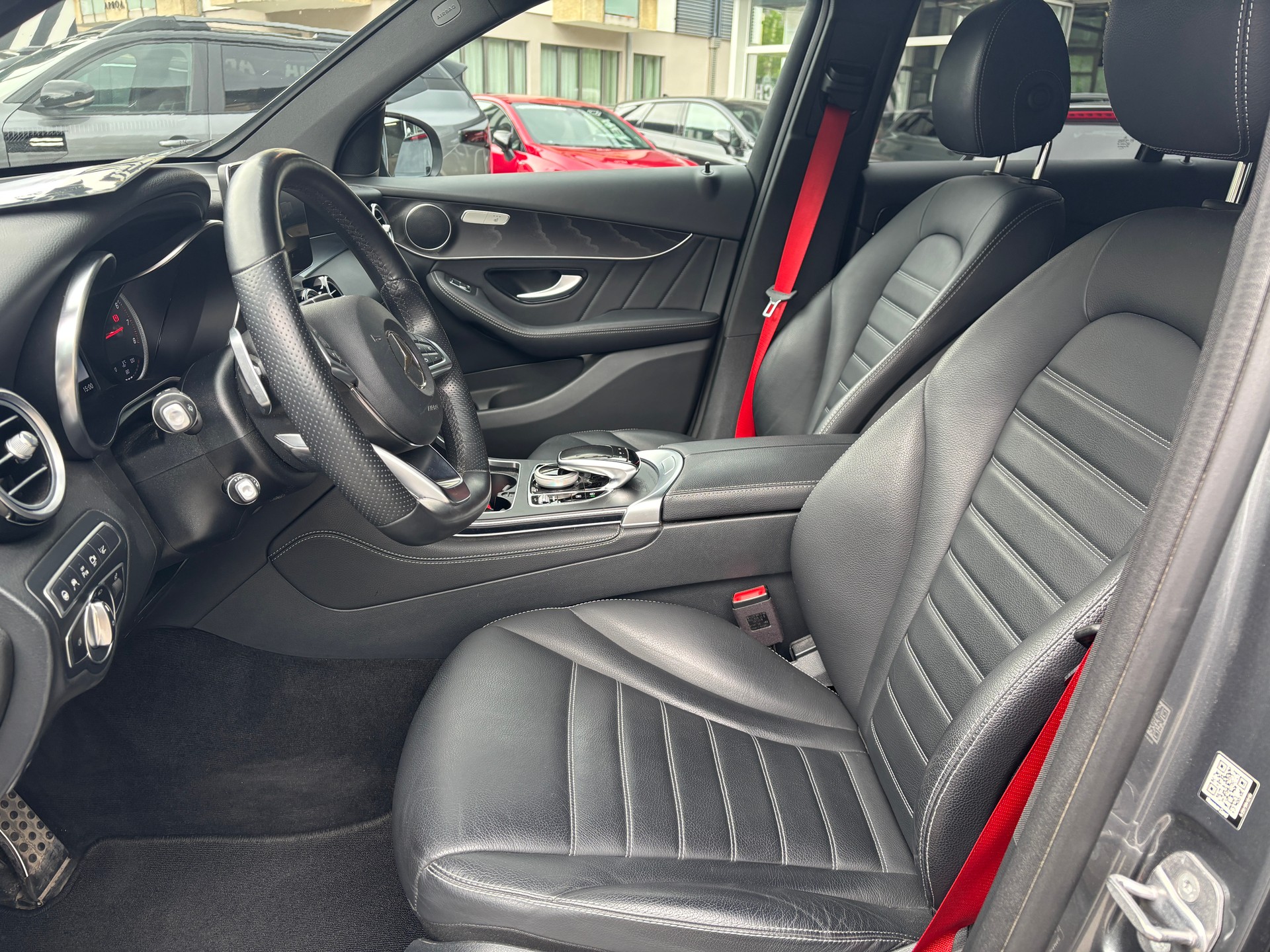 MERCEDES-BENZ GLC 300 Runout Edition 4M-image-5