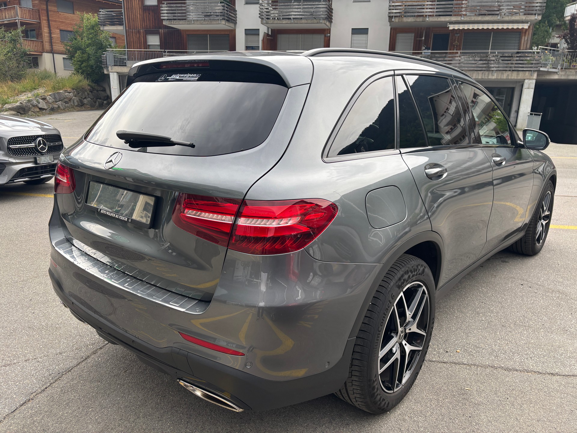 MERCEDES-BENZ GLC 300 Runout Edition 4M-image-2