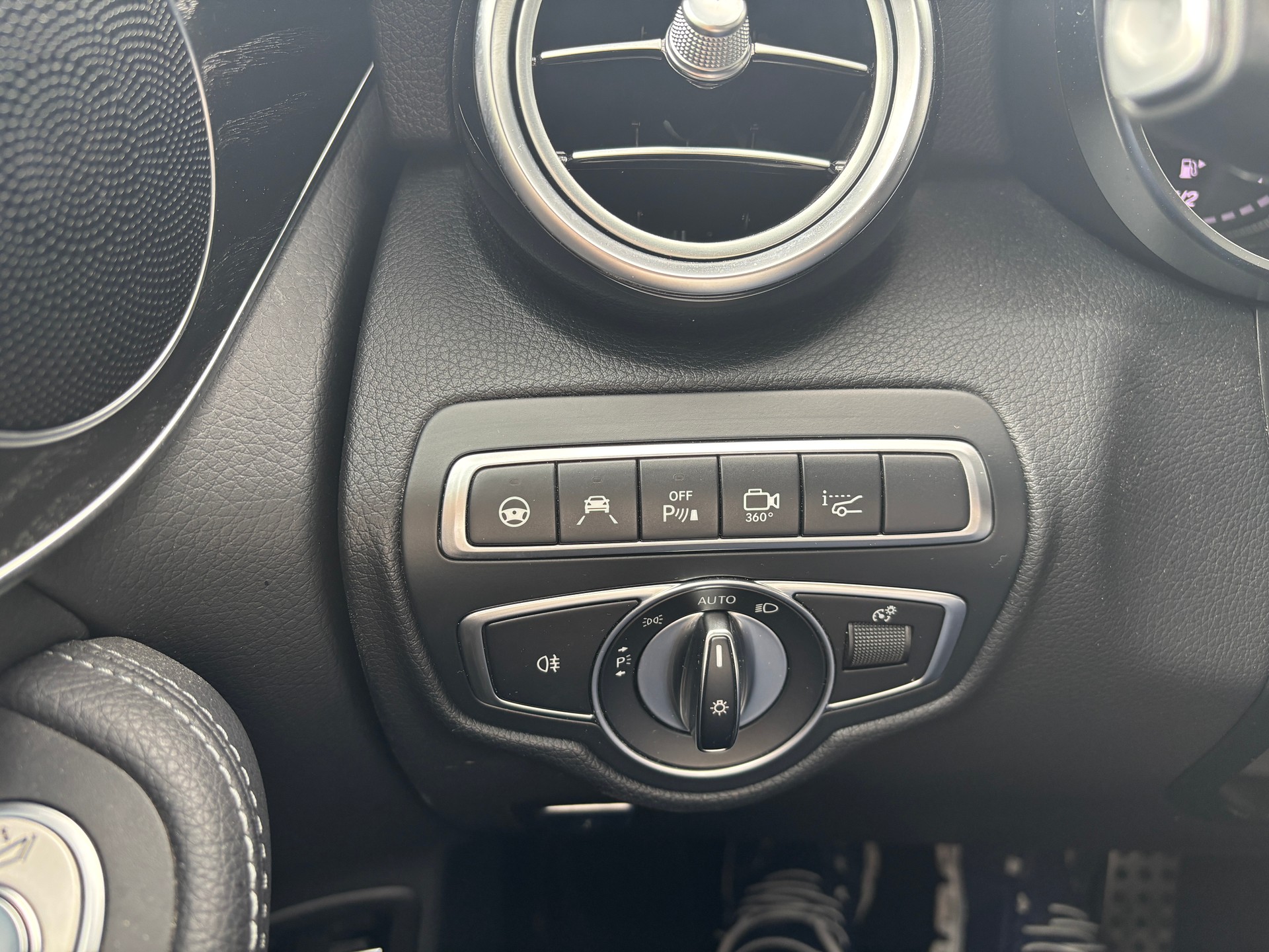 MERCEDES-BENZ GLC 300 Runout Edition 4M-image-8