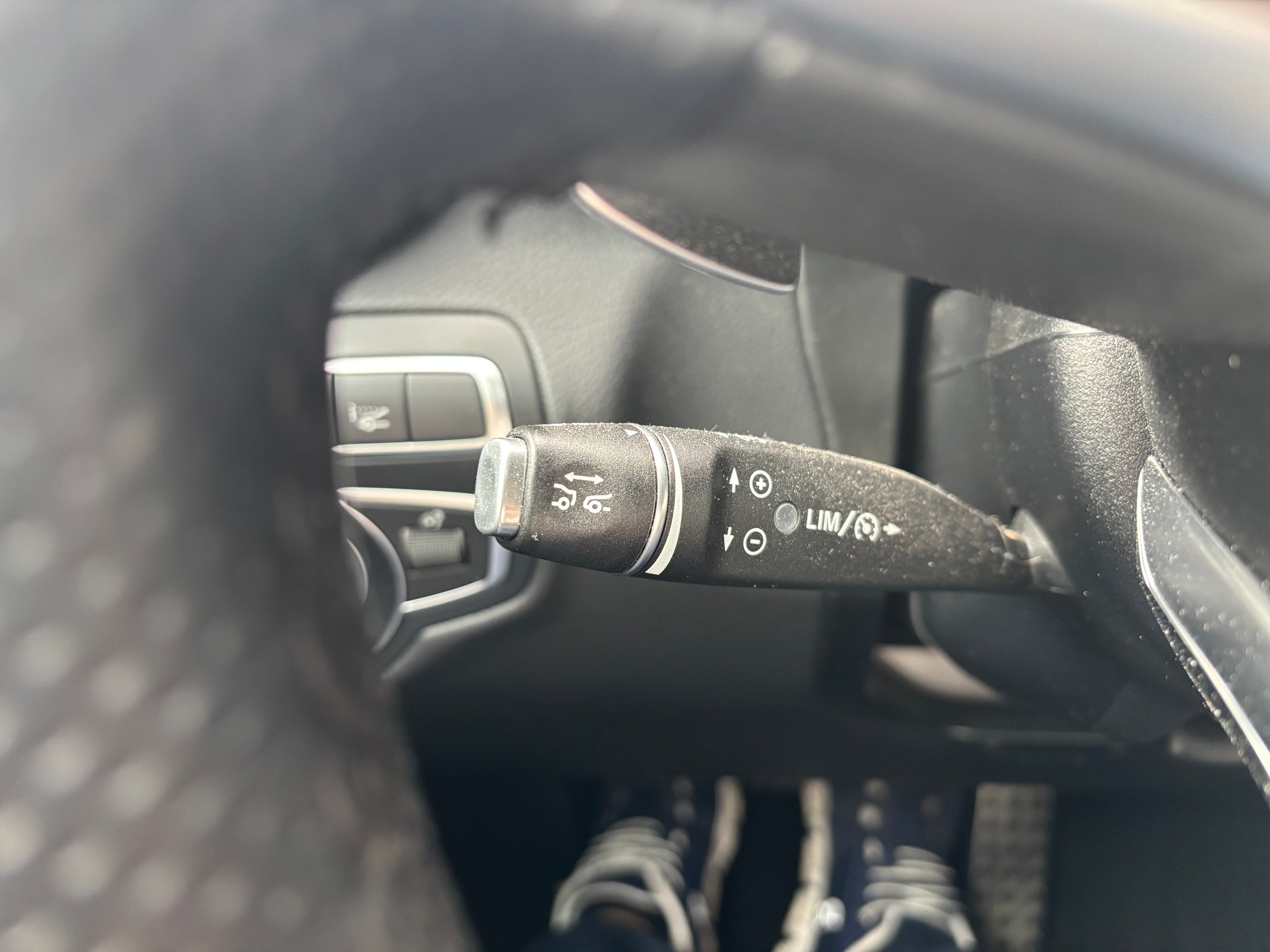 MERCEDES-BENZ GLC 300 Runout Edition 4M-image-9