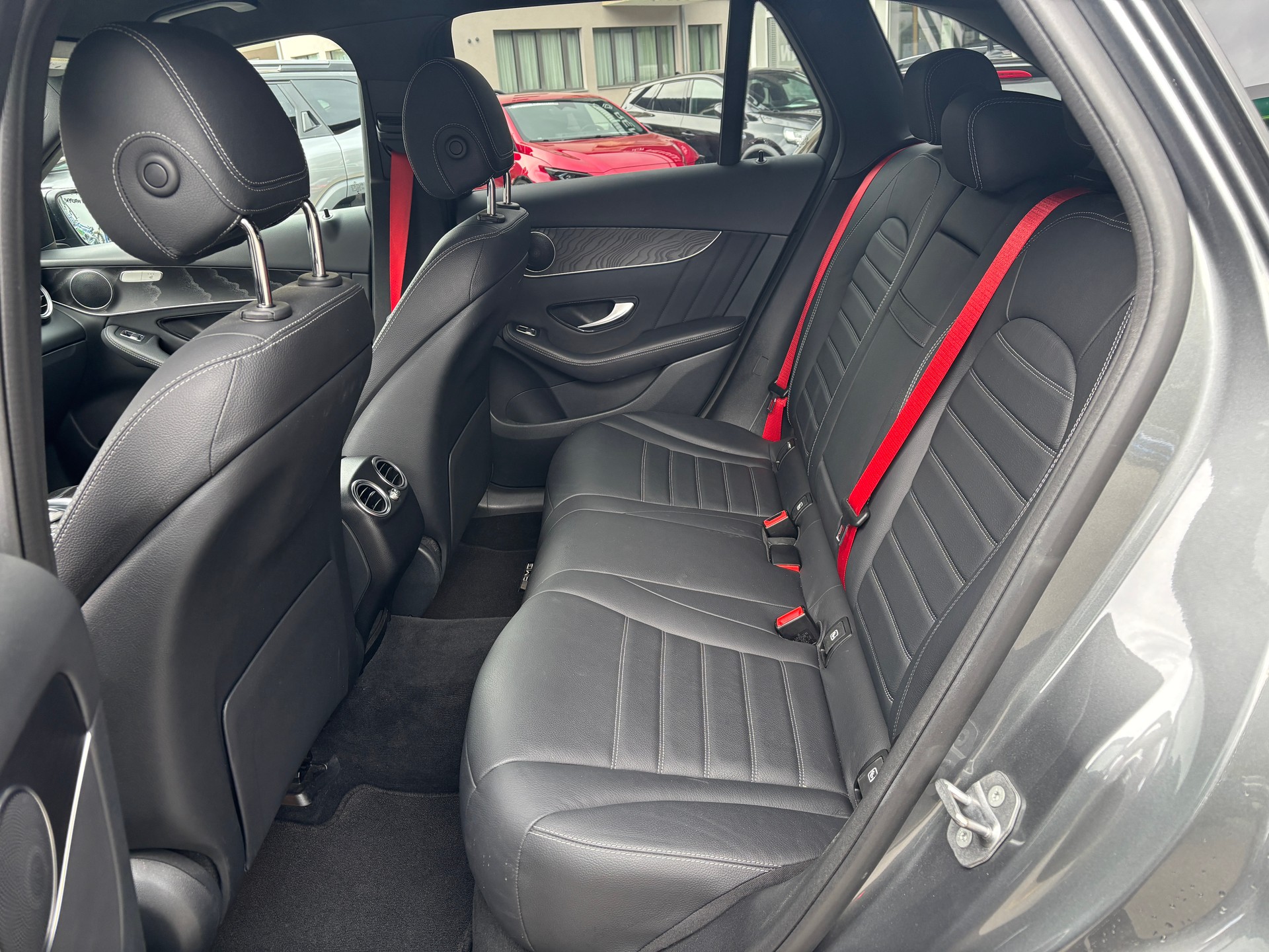 MERCEDES-BENZ GLC 300 Runout Edition 4M-image-11