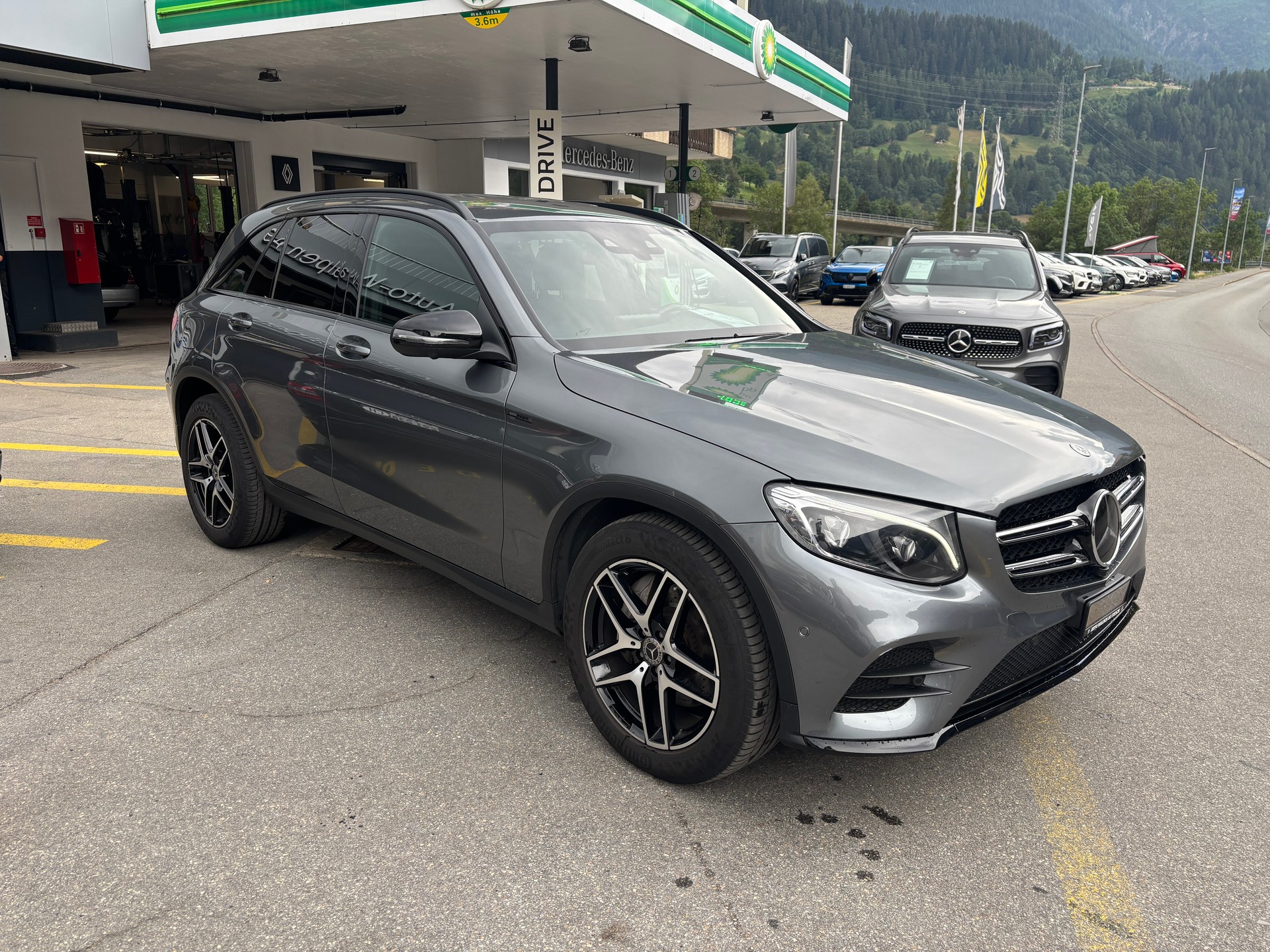 MERCEDES-BENZ GLC 300 Runout Edition 4M-image-1