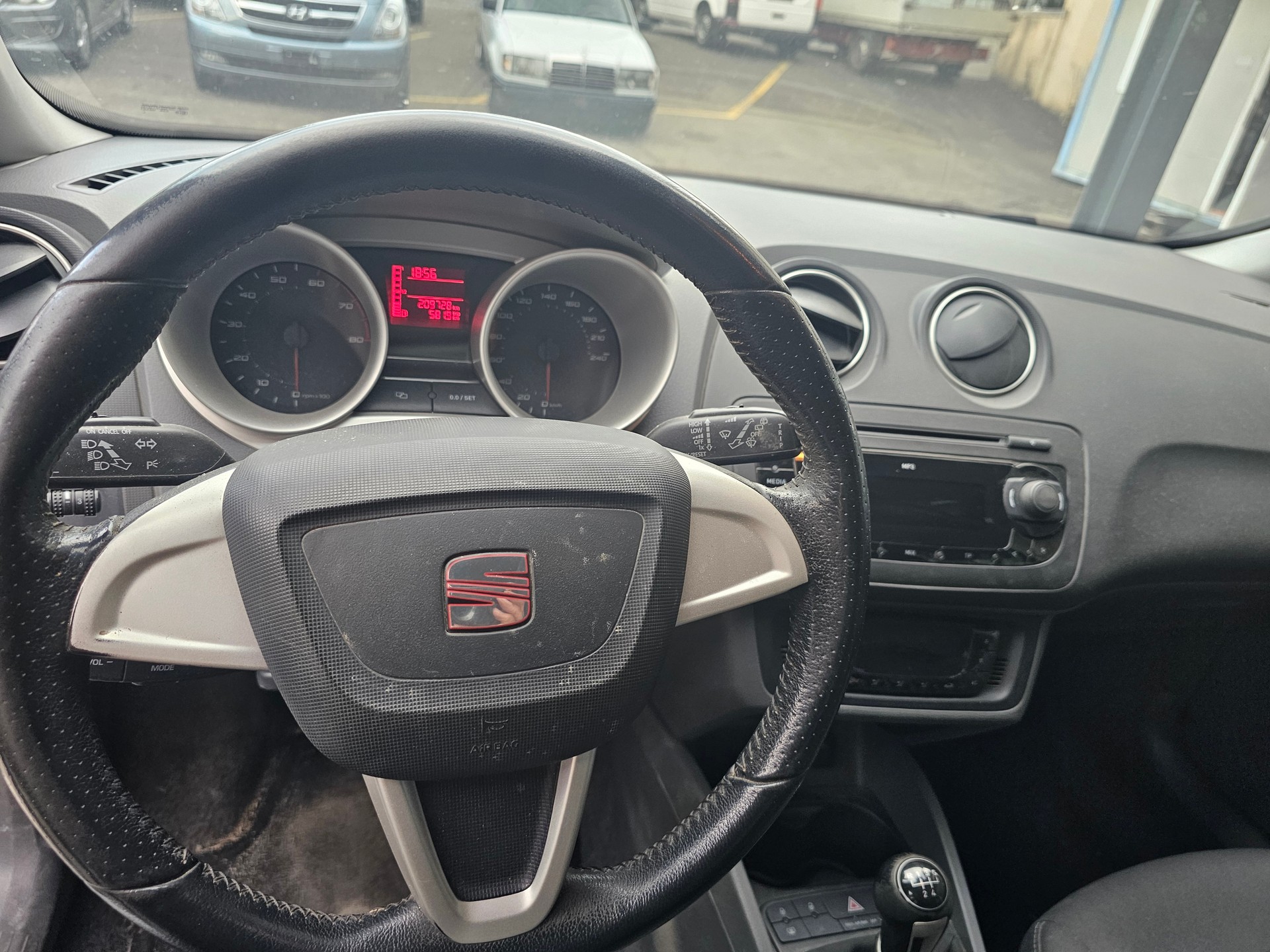 SEAT Ibiza ST 1.2 TSI Sport-image-6
