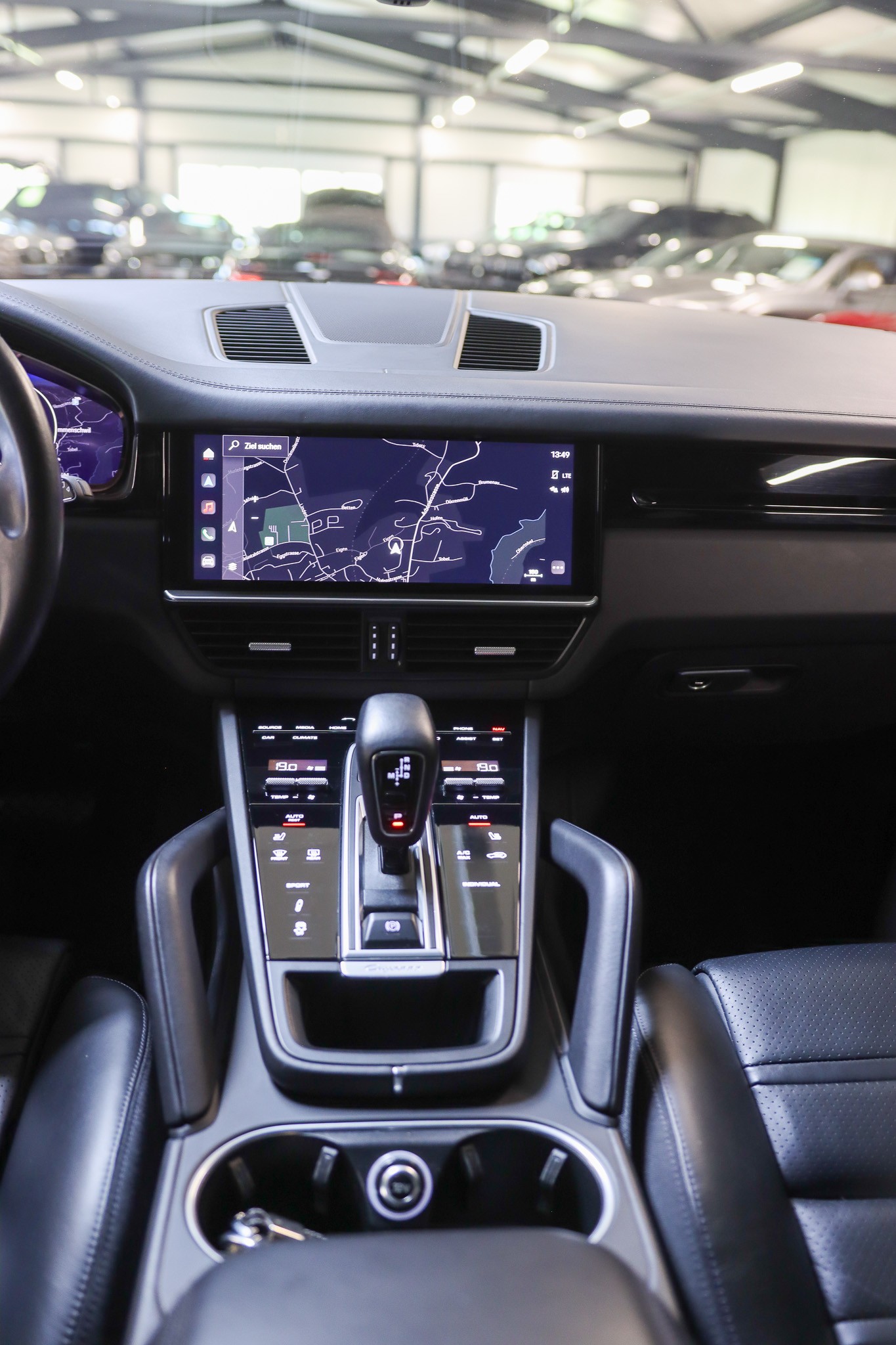 PORSCHE Cayenne-image-11