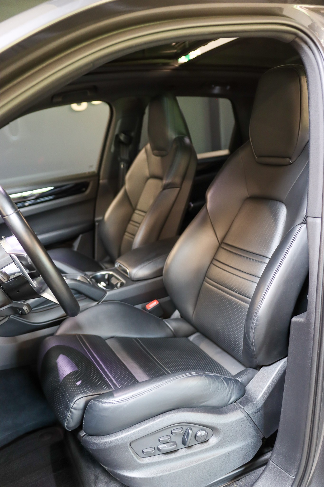 PORSCHE Cayenne-image-12