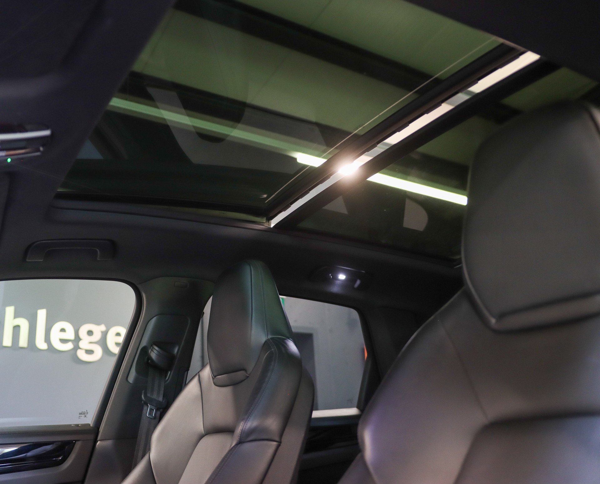 PORSCHE Cayenne-image-13