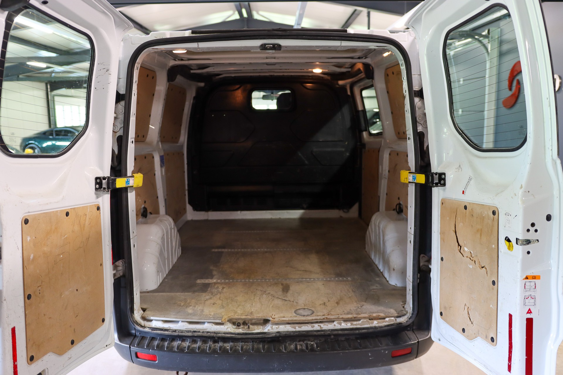 FORD Transit Custom Van 250 L1H1 Startup-image-13