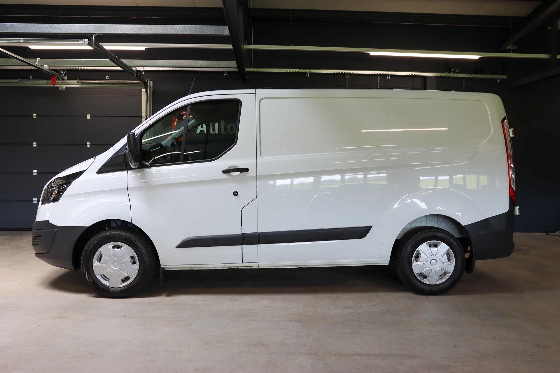 FORD Transit Custom Van 250 L1H1 Startup-image-2