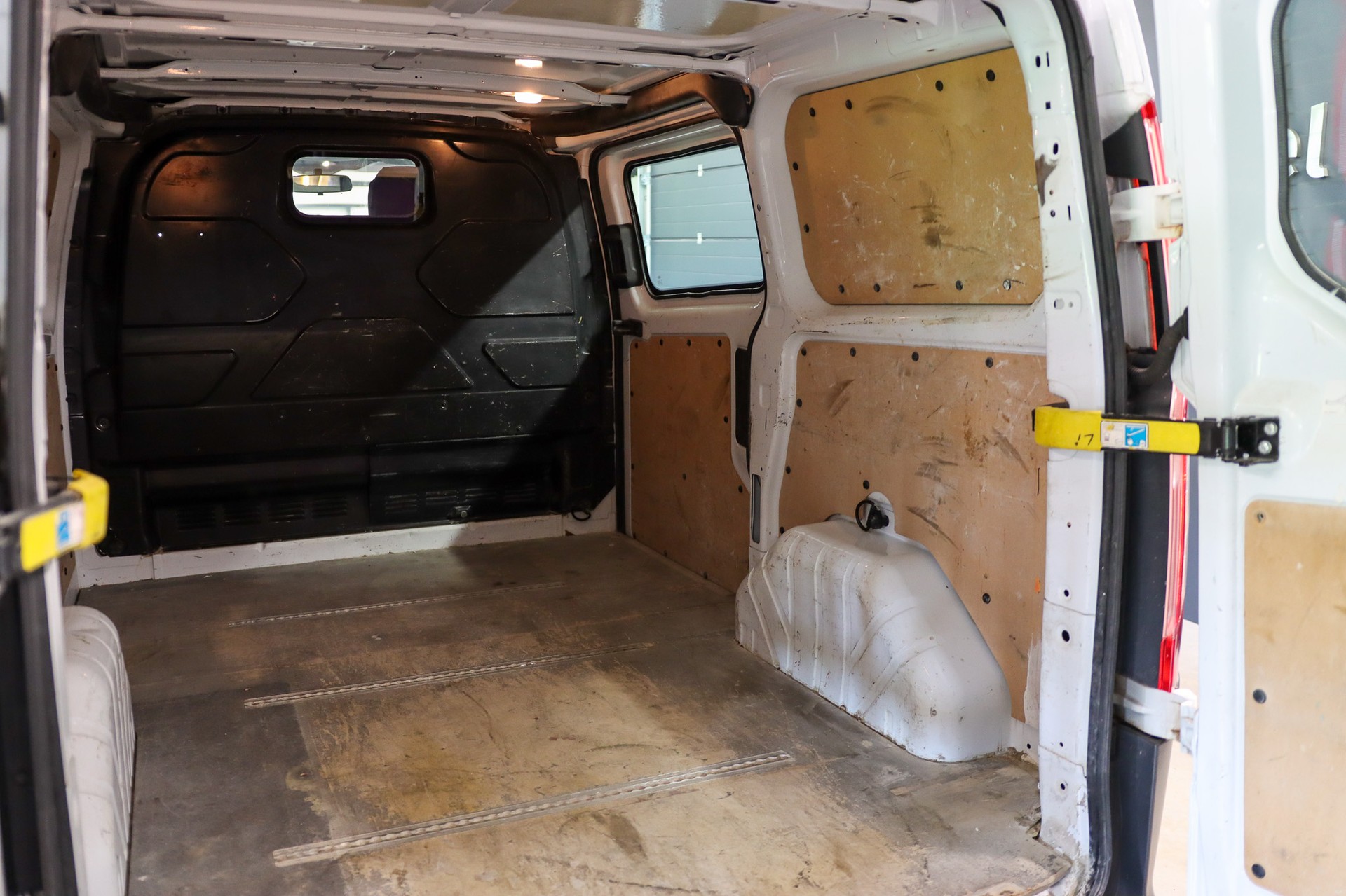 FORD Transit Custom Van 250 L1H1 Startup-image-14