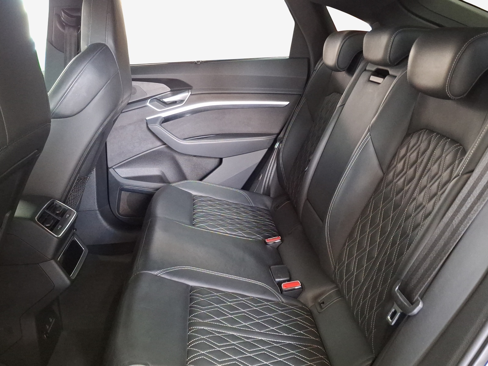 AUDI e-tron 55 Sportback S Line quattro-image-12