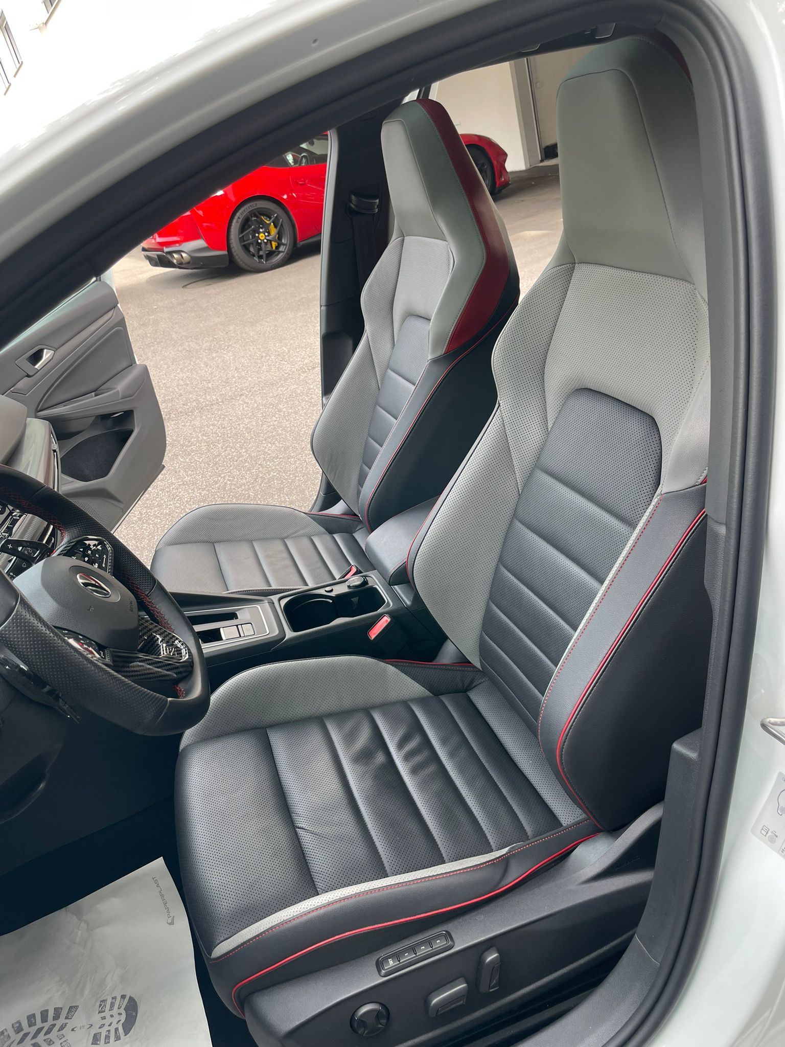 VW Golf 2.0 TSI GTI Clubsport 45 DSG Akrapovic/Leder/Panorama-image-14