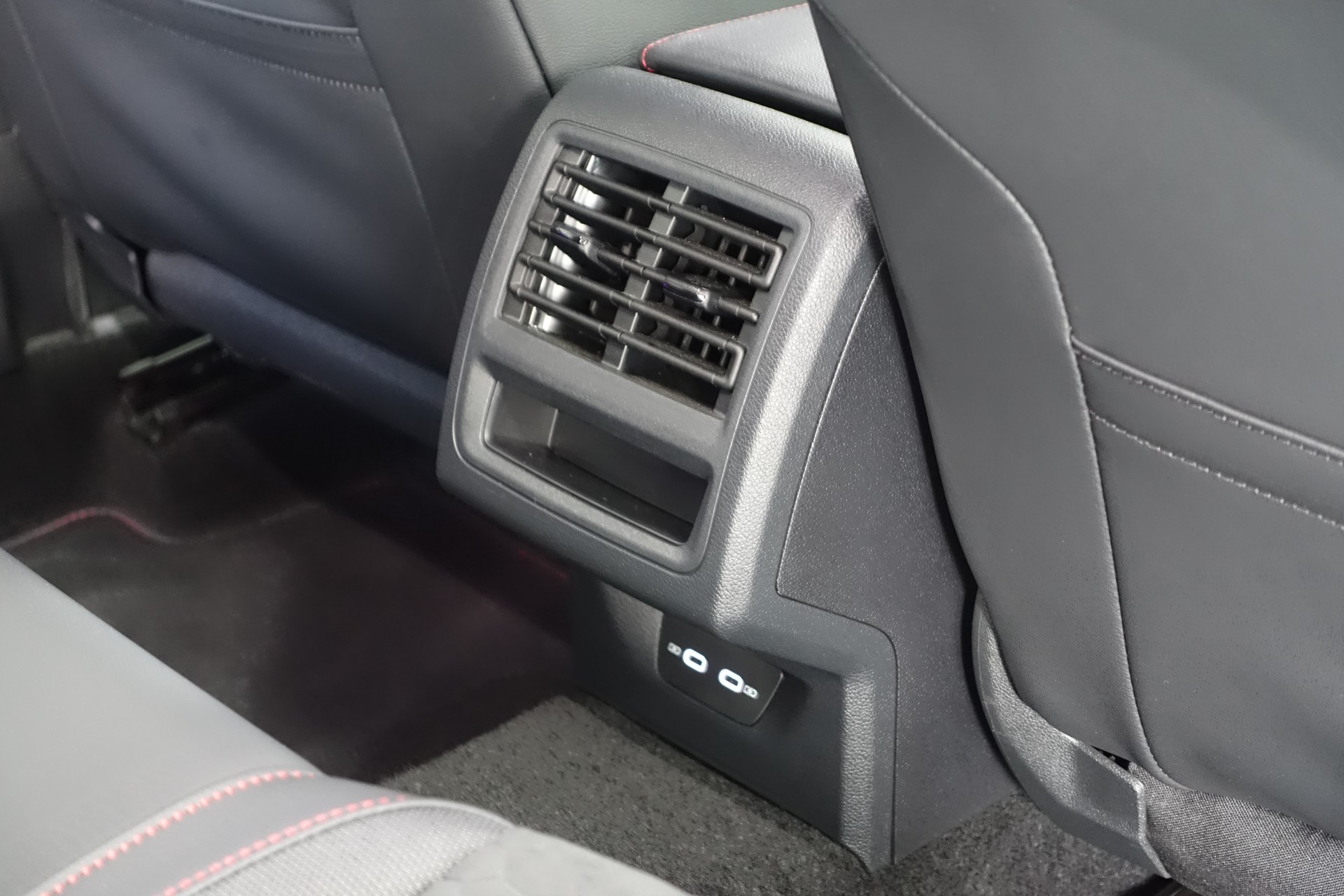VW Golf 2.0 TSI GTI Clubsport DSG-image-17