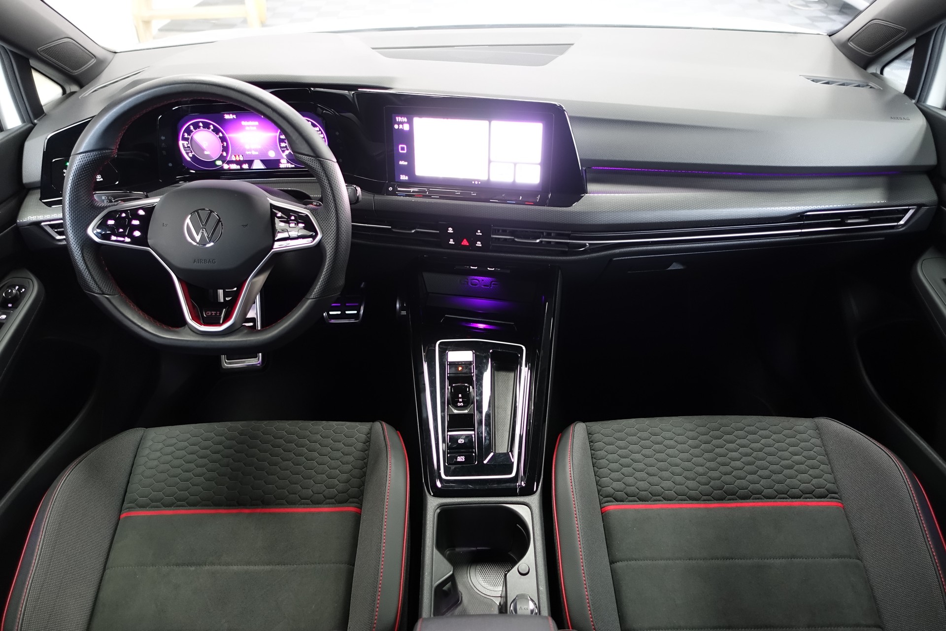 VW Golf 2.0 TSI GTI Clubsport DSG-image-16
