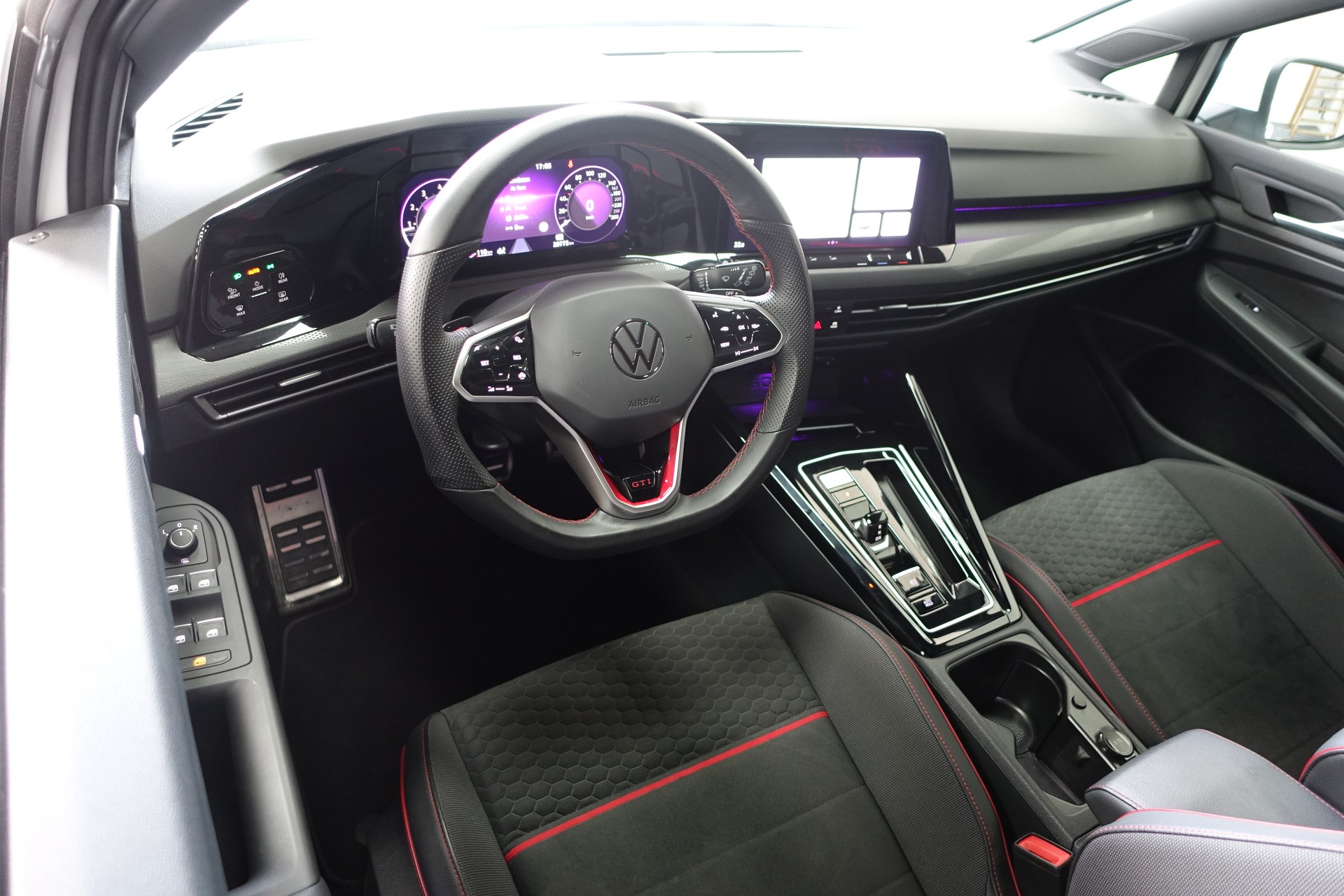 VW Golf 2.0 TSI GTI Clubsport DSG-image-10