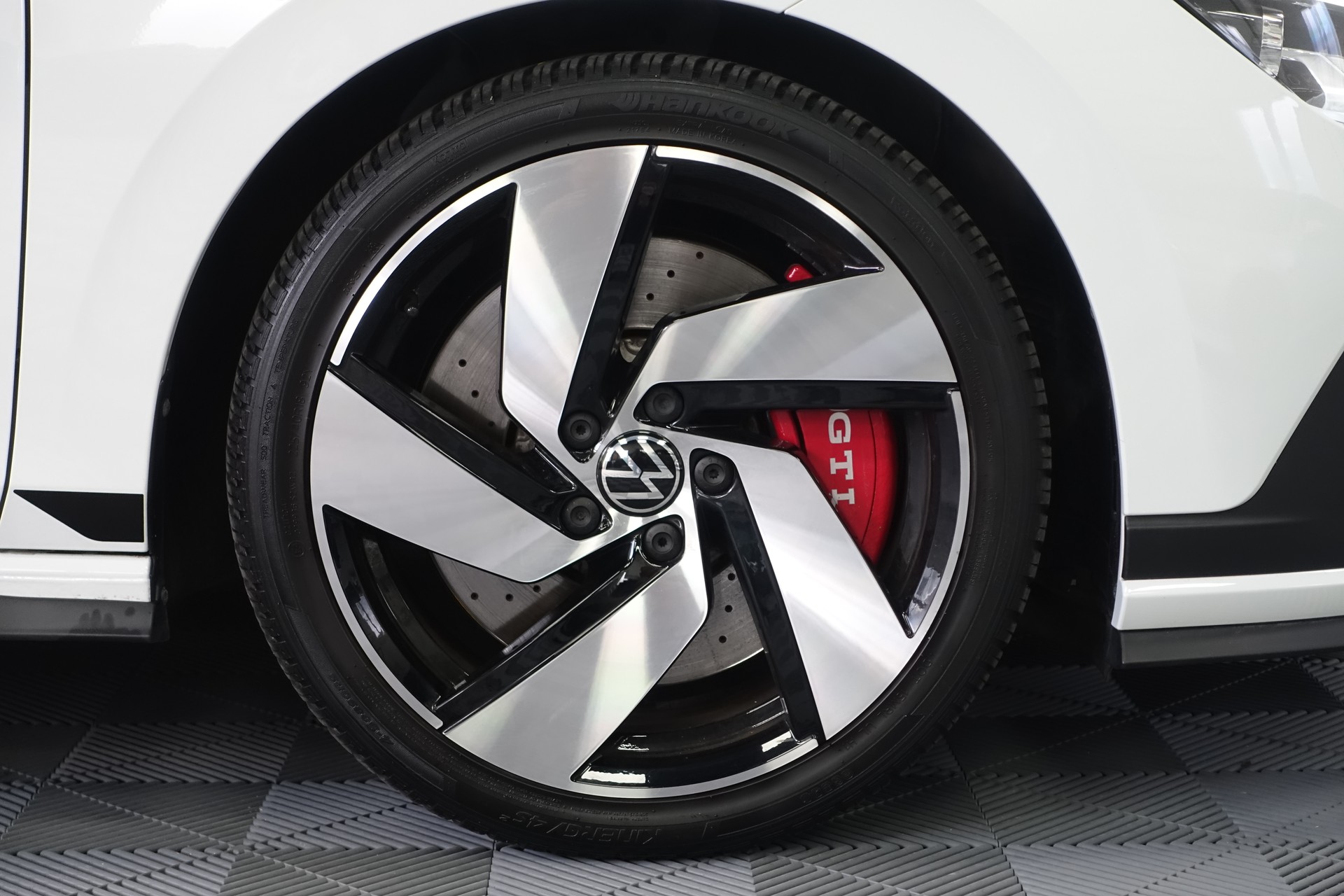 VW Golf 2.0 TSI GTI Clubsport DSG-image-8