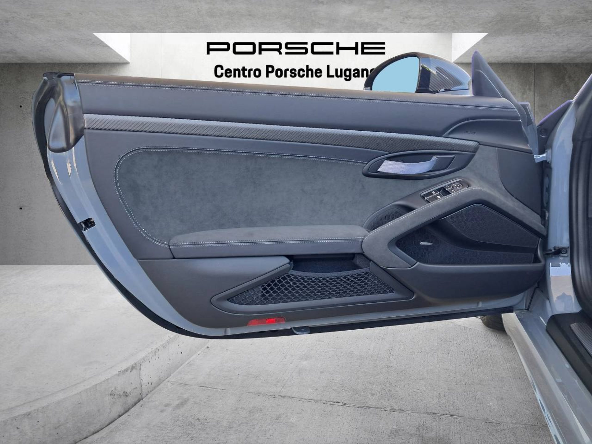 PORSCHE 718 Spyder RS-image-23