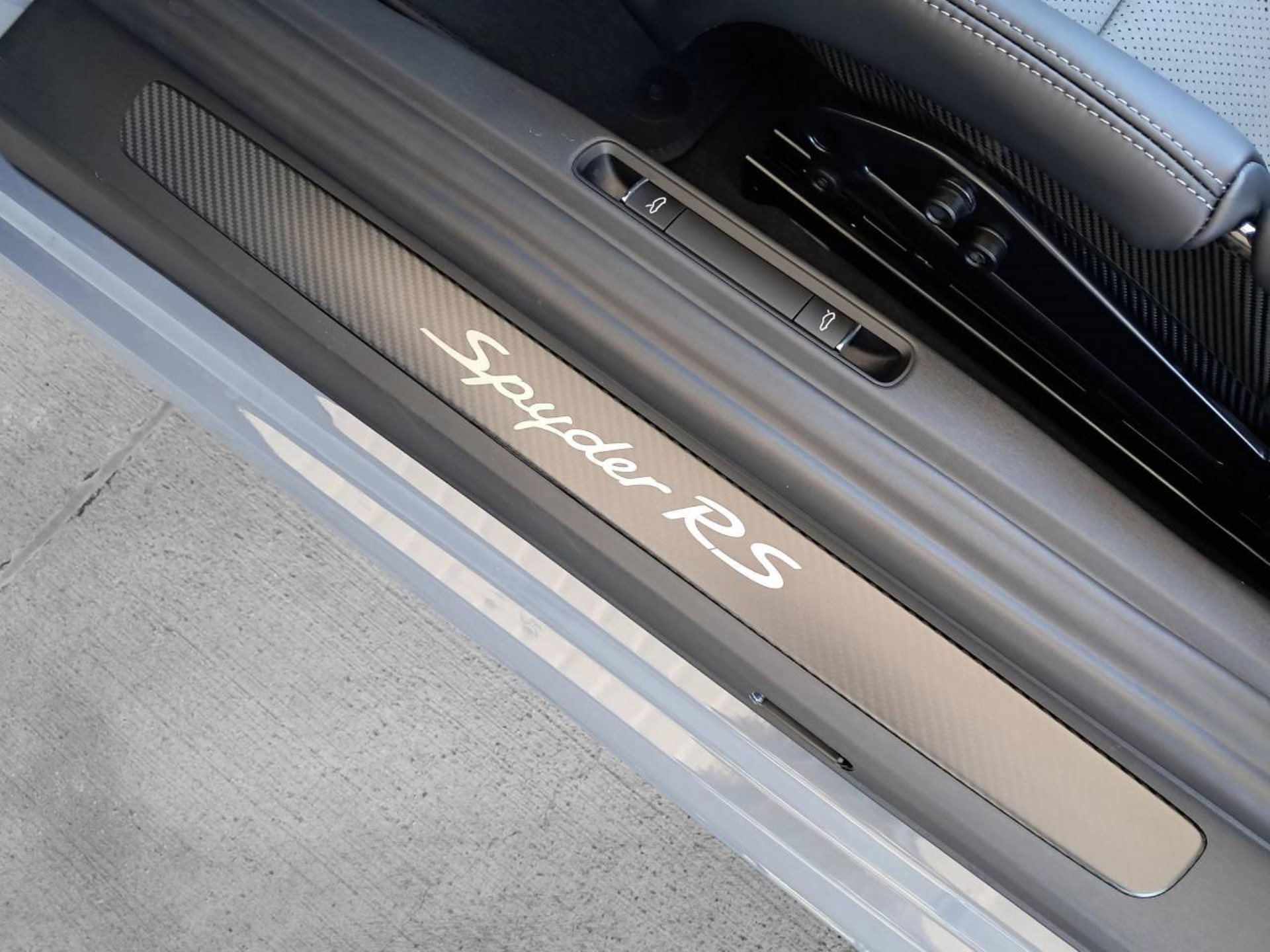 PORSCHE 718 Spyder RS-image-26