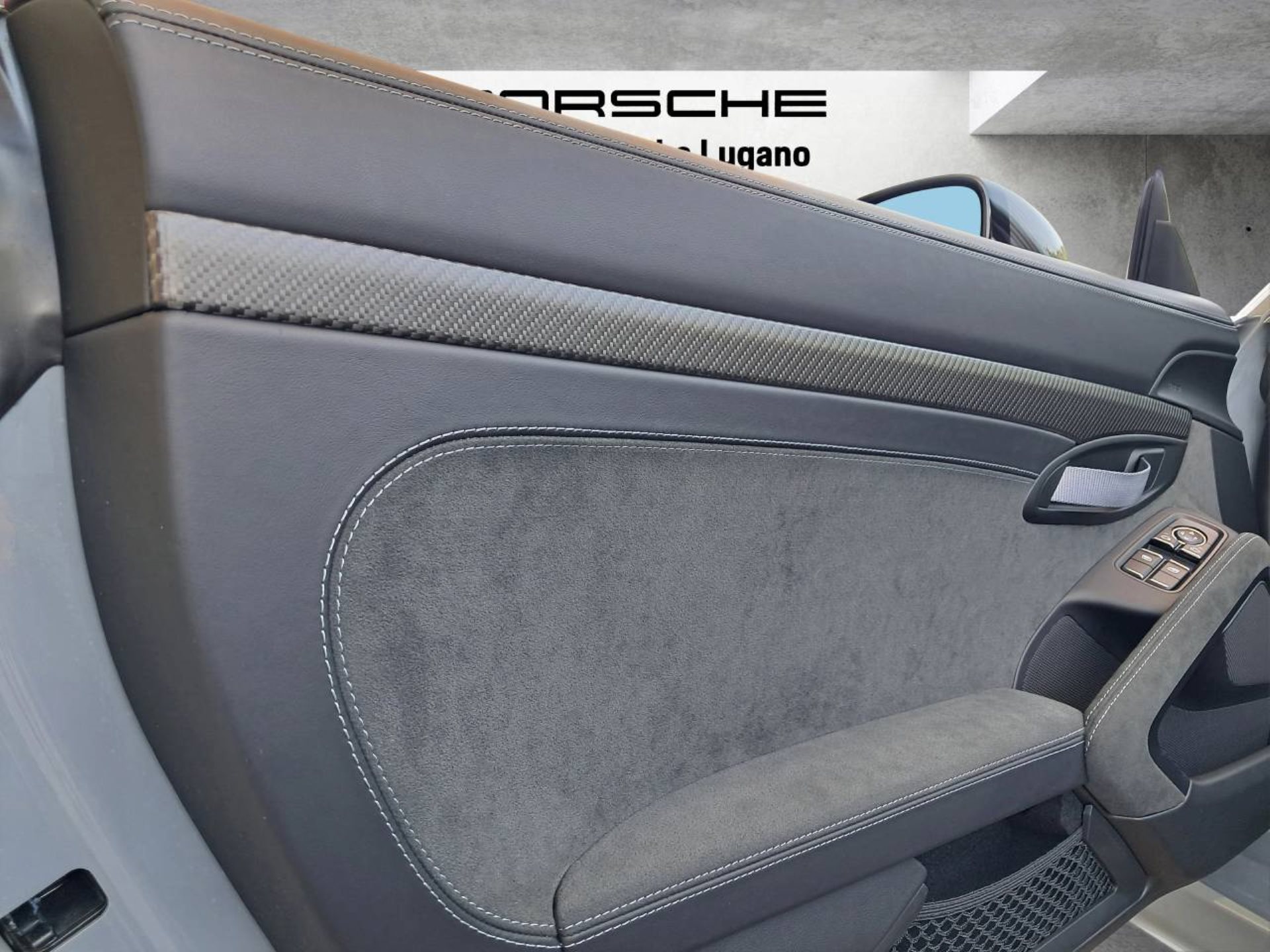 PORSCHE 718 Spyder RS-image-28