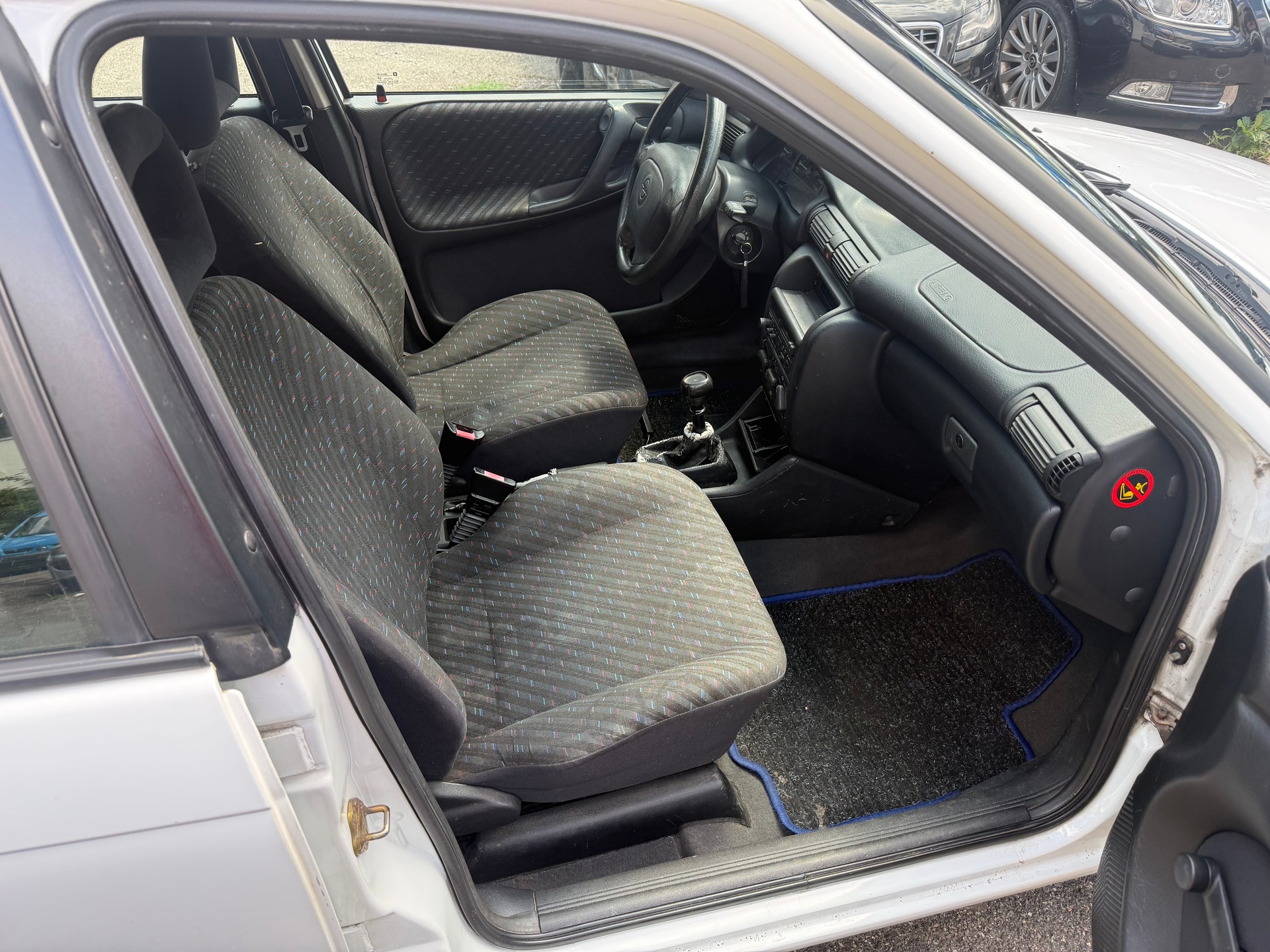 OPEL Astra Caravan 1.6i 16V-image-13