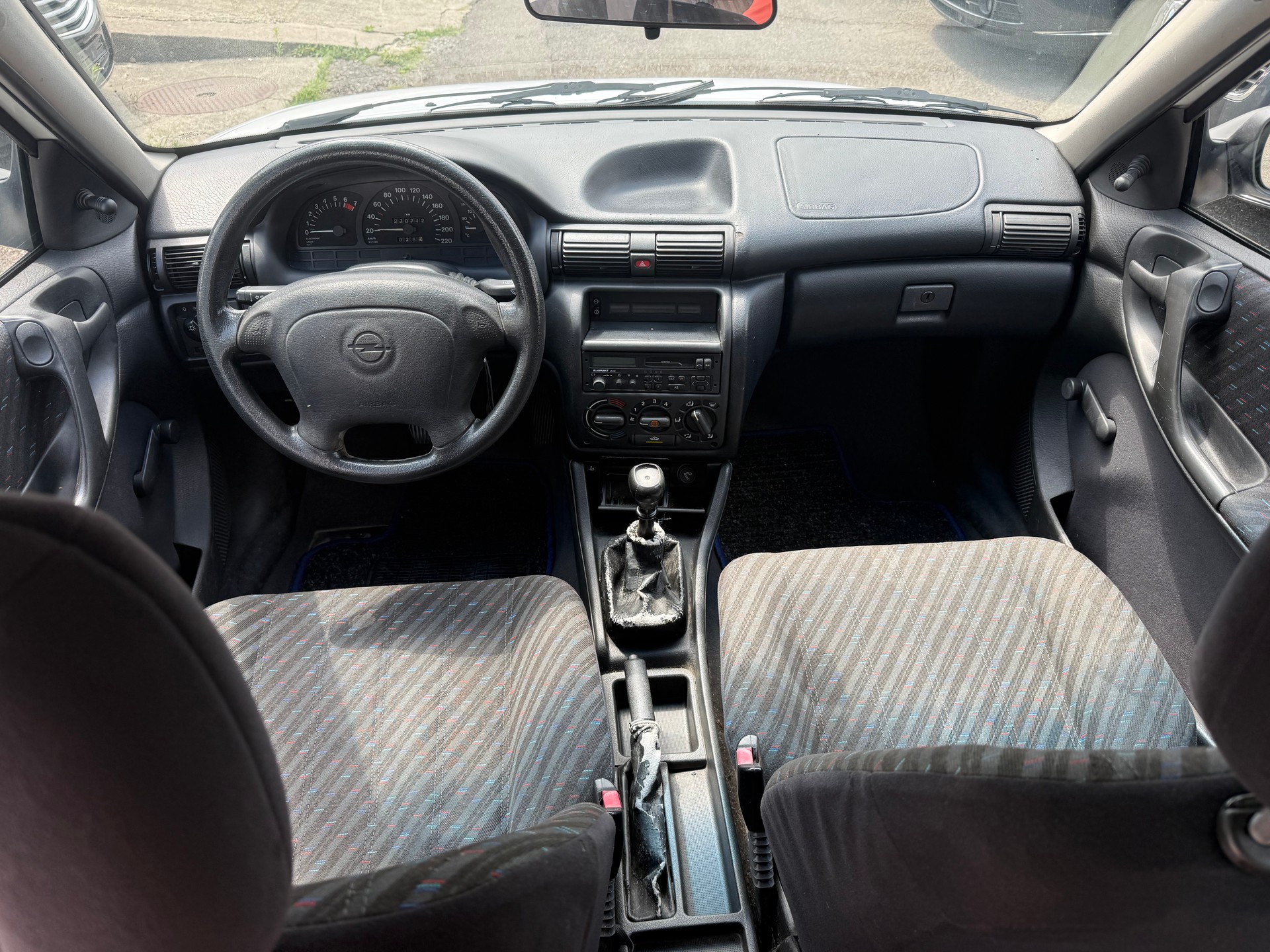 OPEL Astra Caravan 1.6i 16V-image-12