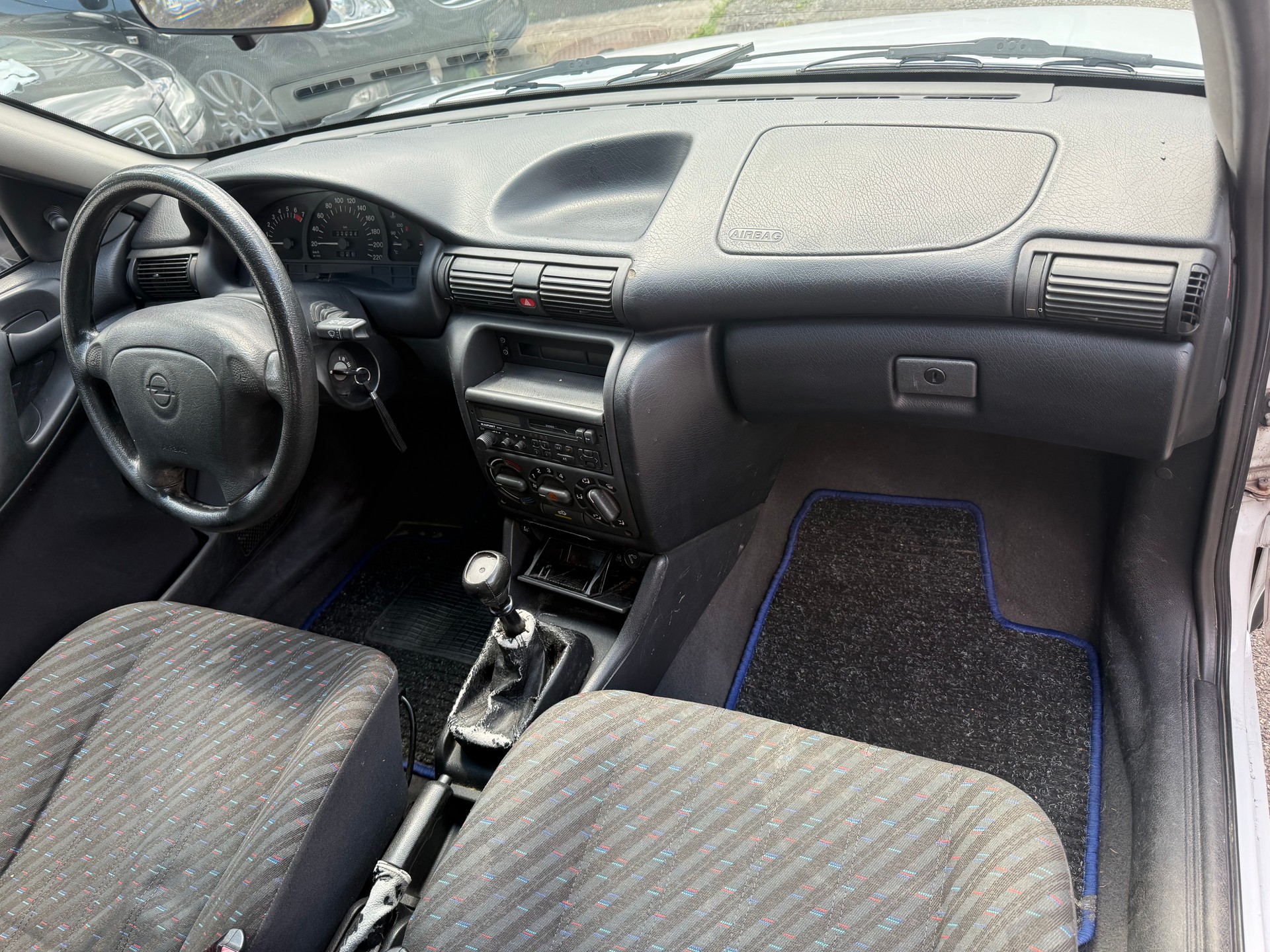 OPEL Astra Caravan 1.6i 16V-image-14