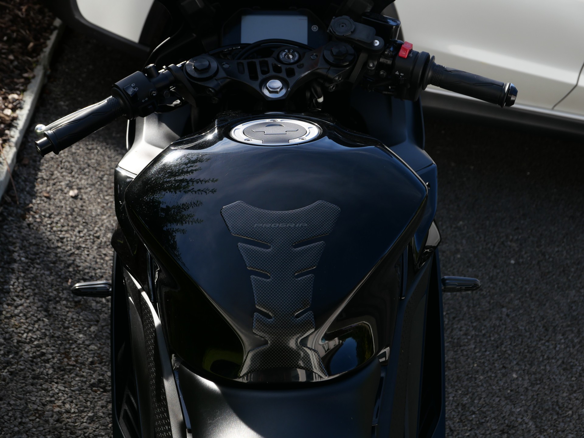 YAMAHA YZF-R3-image-9