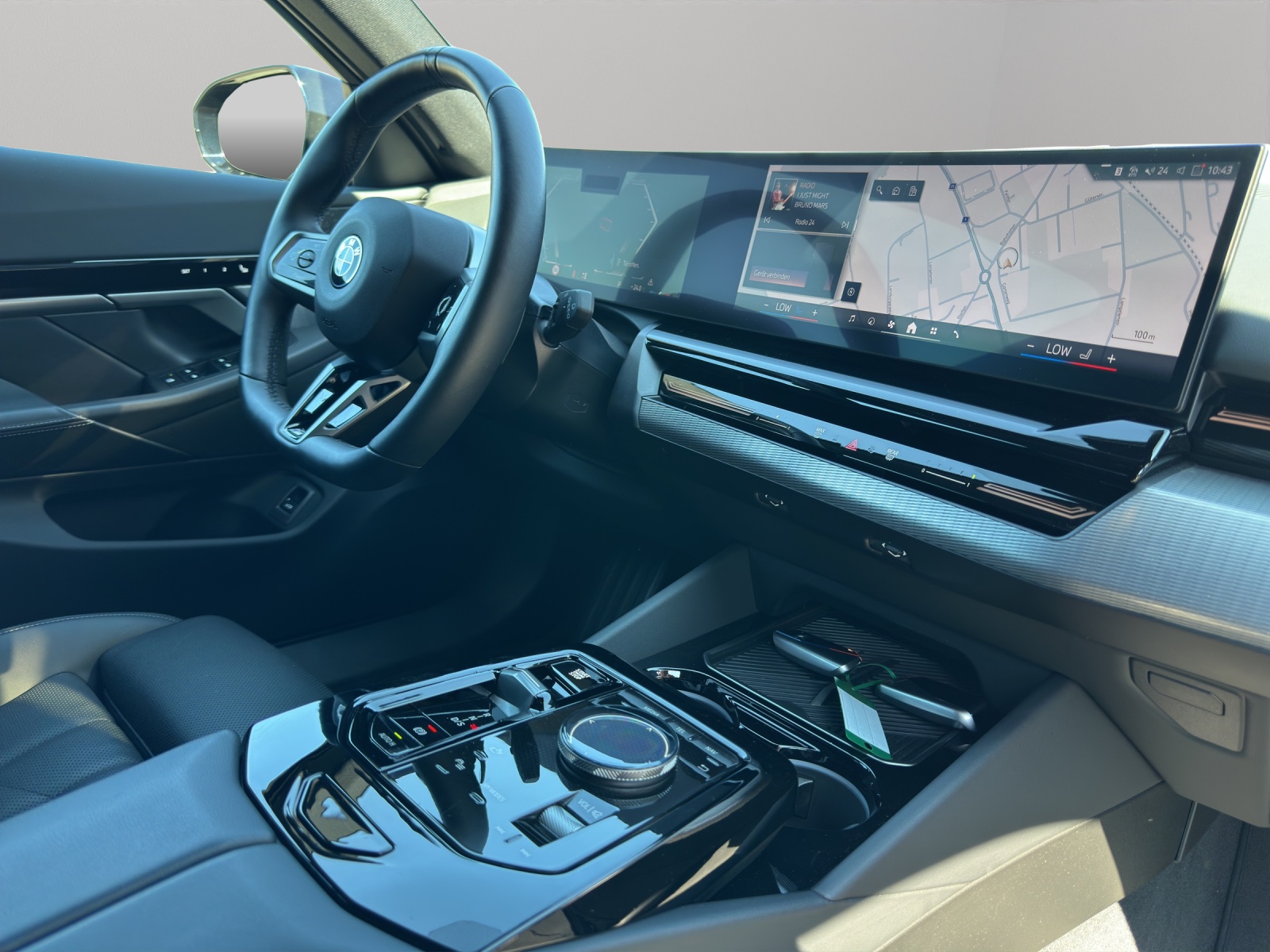 BMW 520d xDrive 48V Touring M Sport *CH*gratis Service*-image-11