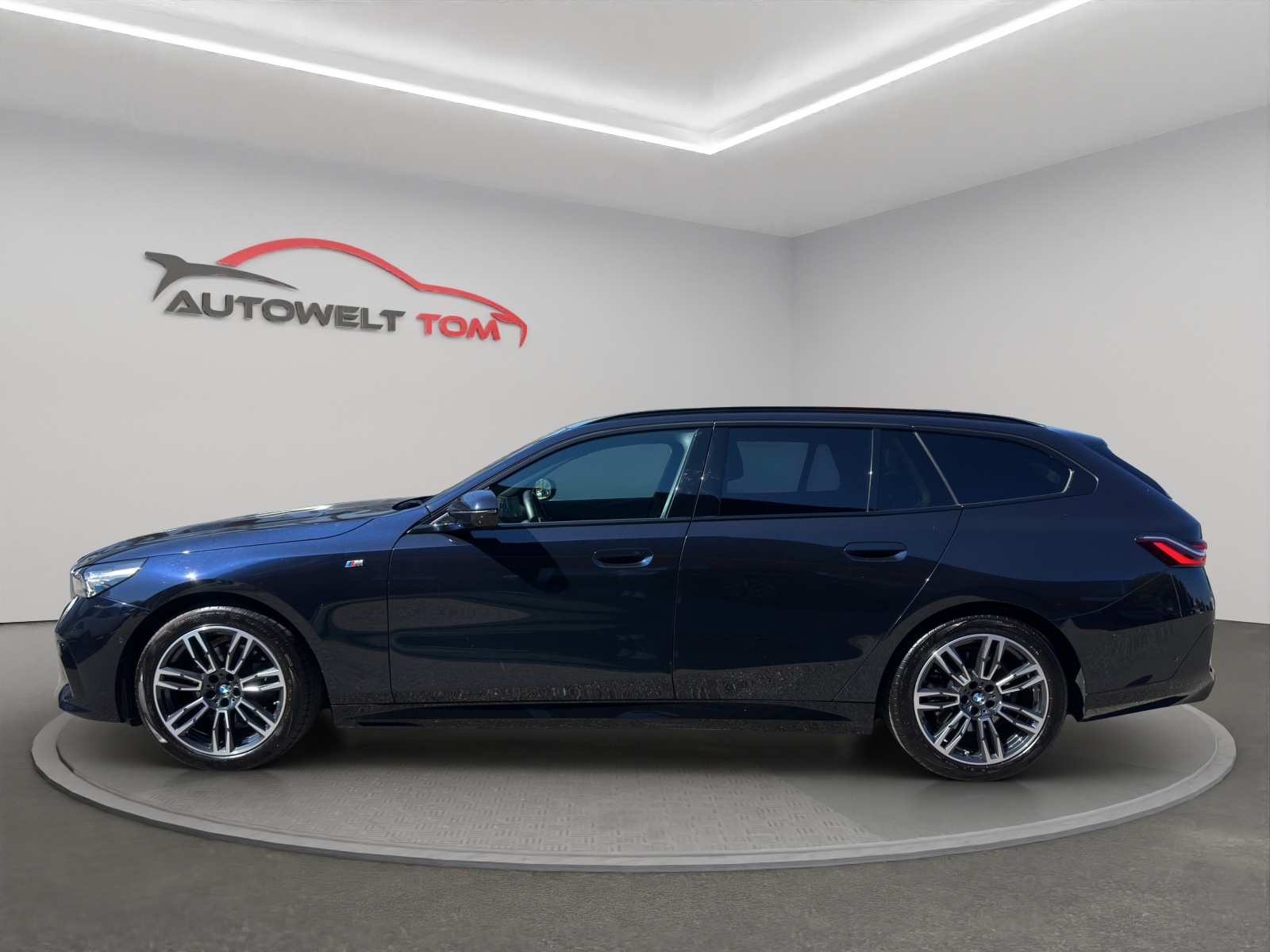 BMW 520d xDrive 48V Touring M Sport *CH*gratis Service*-image-1