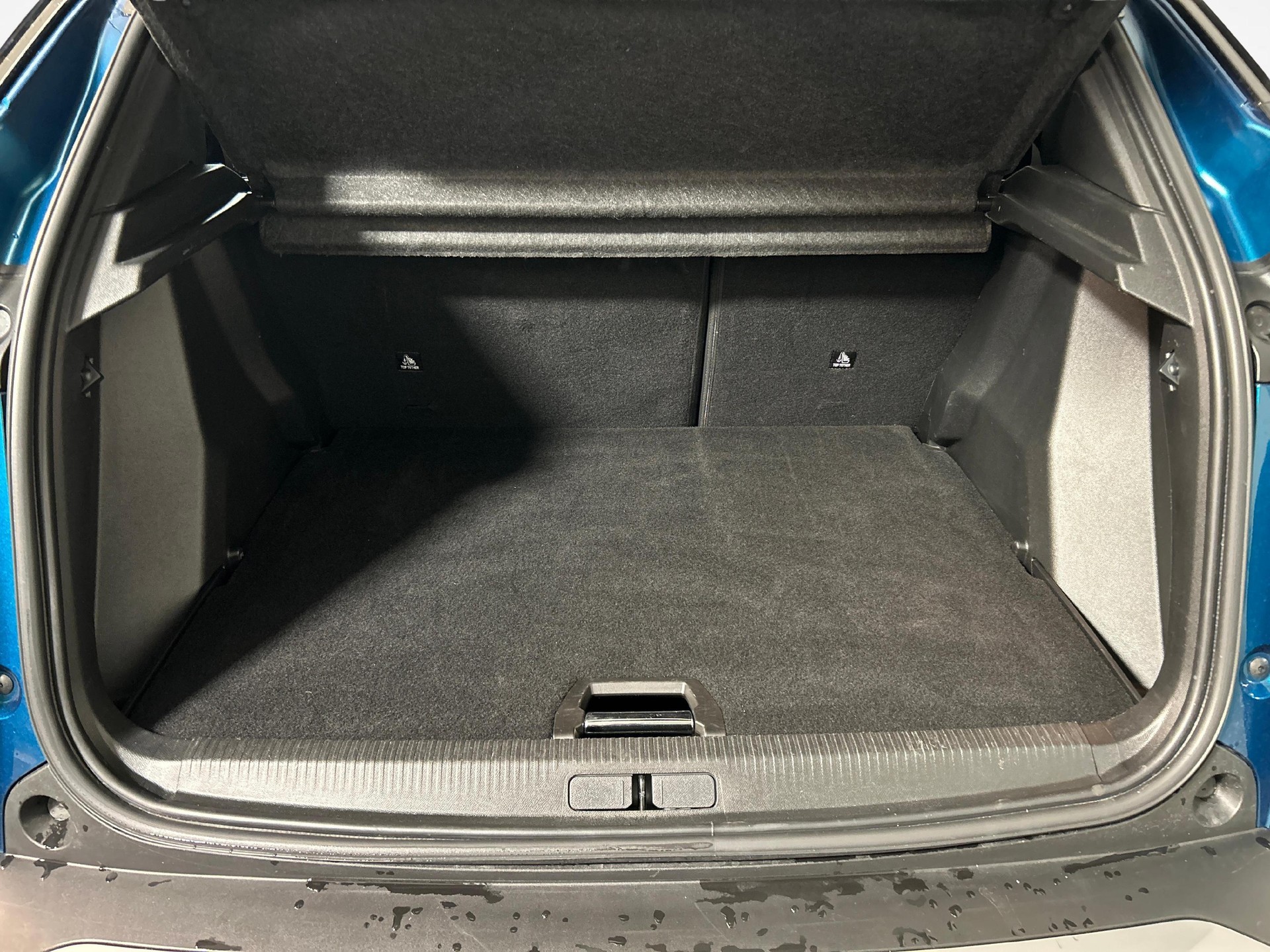 PEUGEOT 2008 1.2 Hybrid 145 GT-image-11