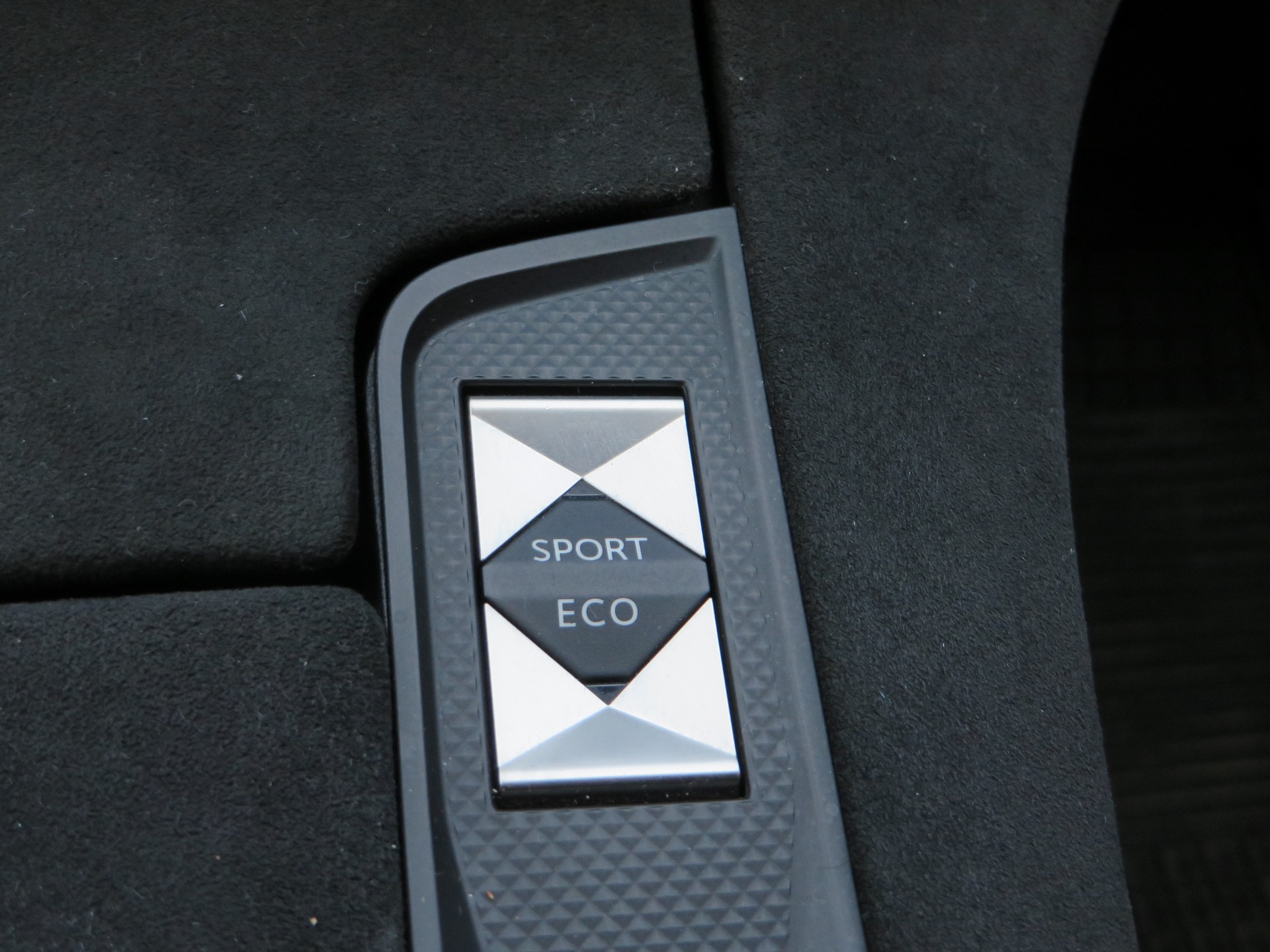 DS AUTOMOBILES DS 7 Crossback 1.6 THP Performance Line-image-11