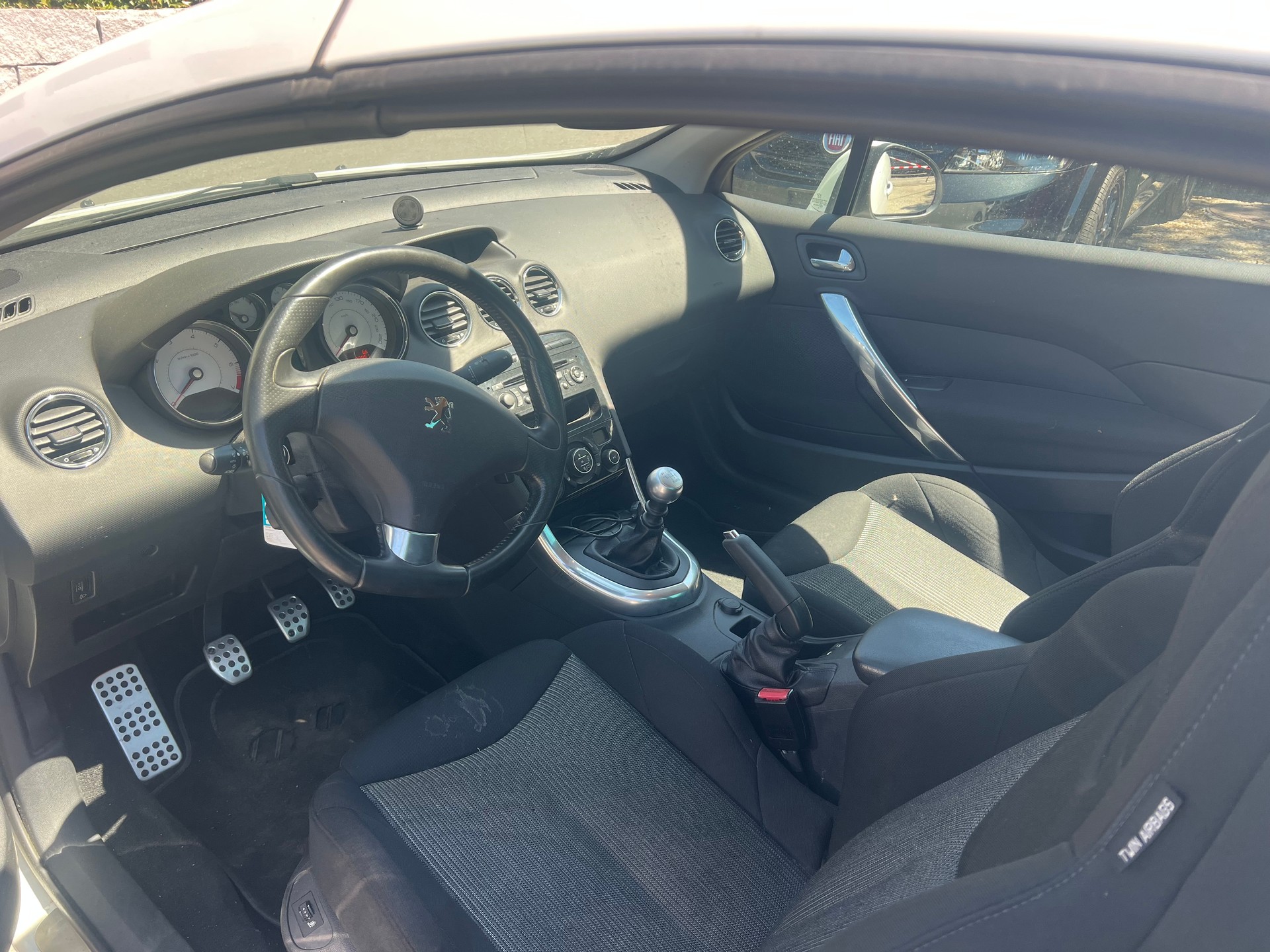 PEUGEOT 308 CC 1.6 16V VTi Sport-image-6