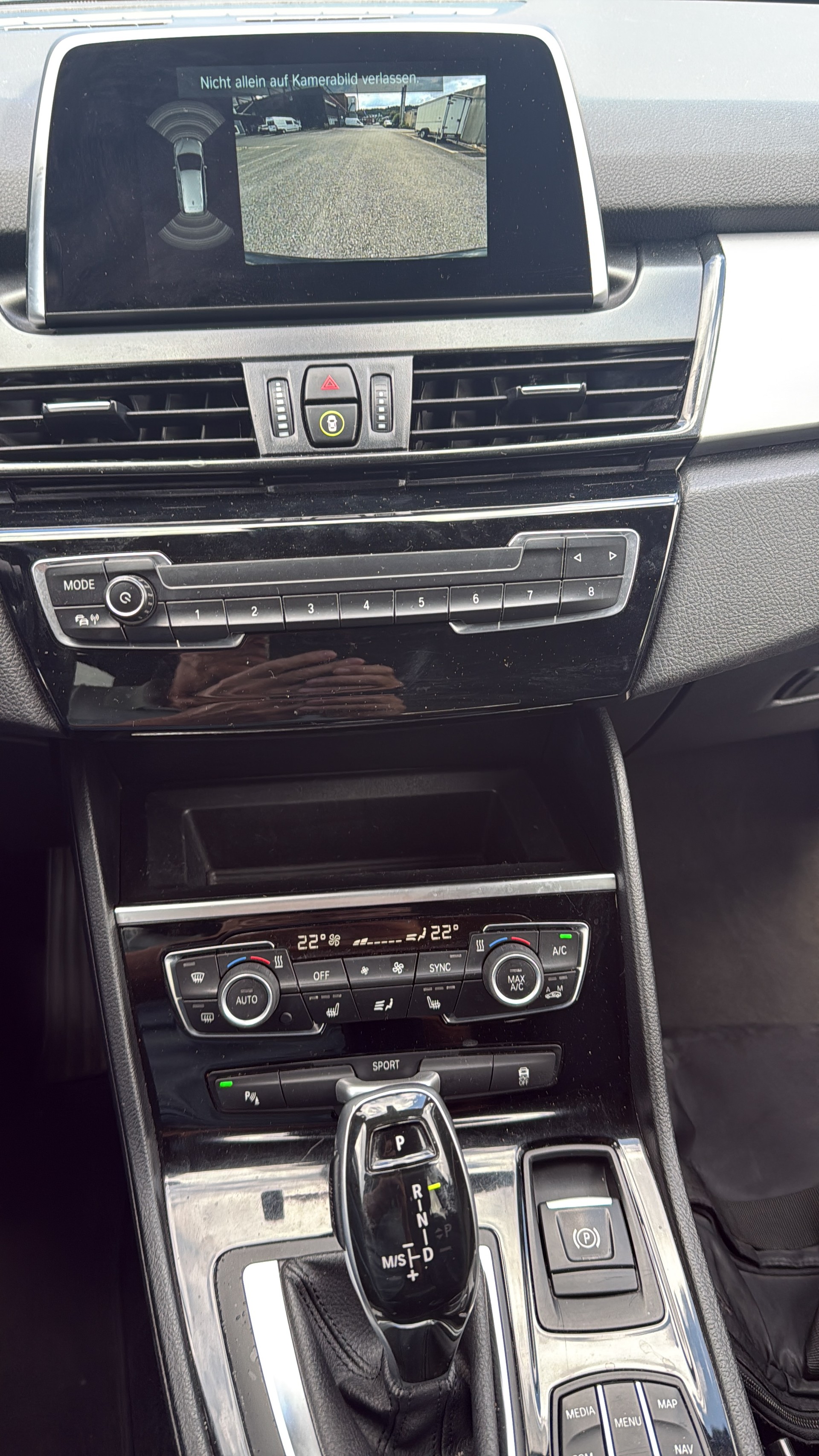 BMW 218d xDrive Gran Tourer Steptronic Luxury Line-image-11