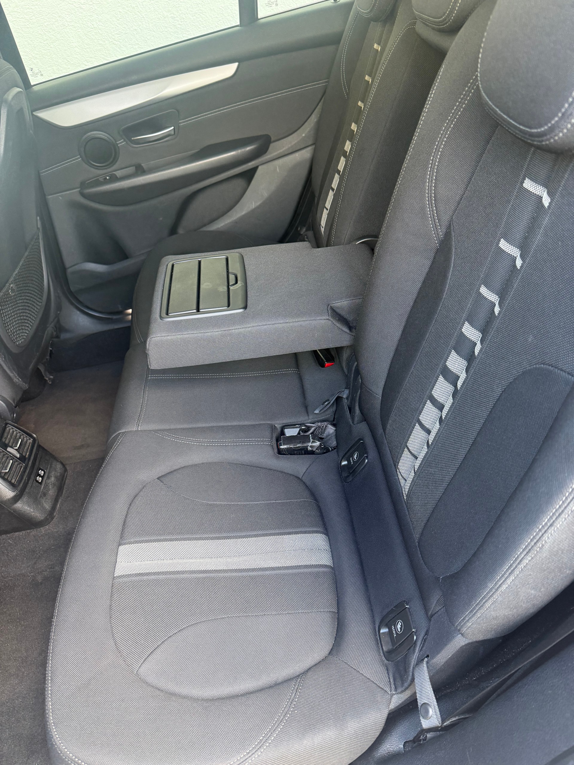 BMW 218d xDrive Gran Tourer Steptronic Luxury Line-image-8