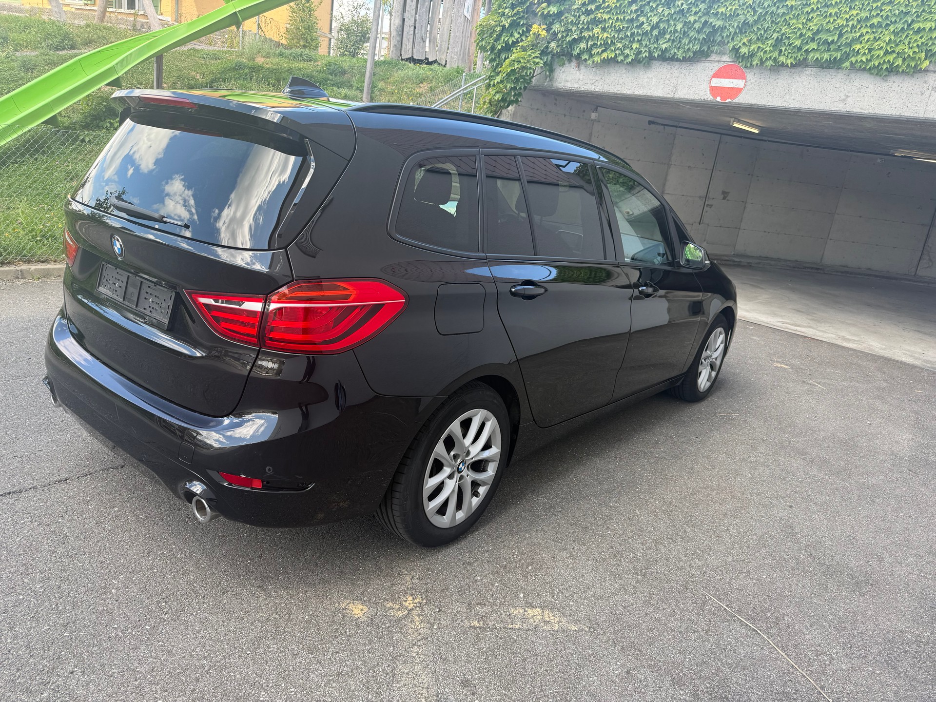 BMW 218d xDrive Gran Tourer Steptronic Luxury Line-image-3