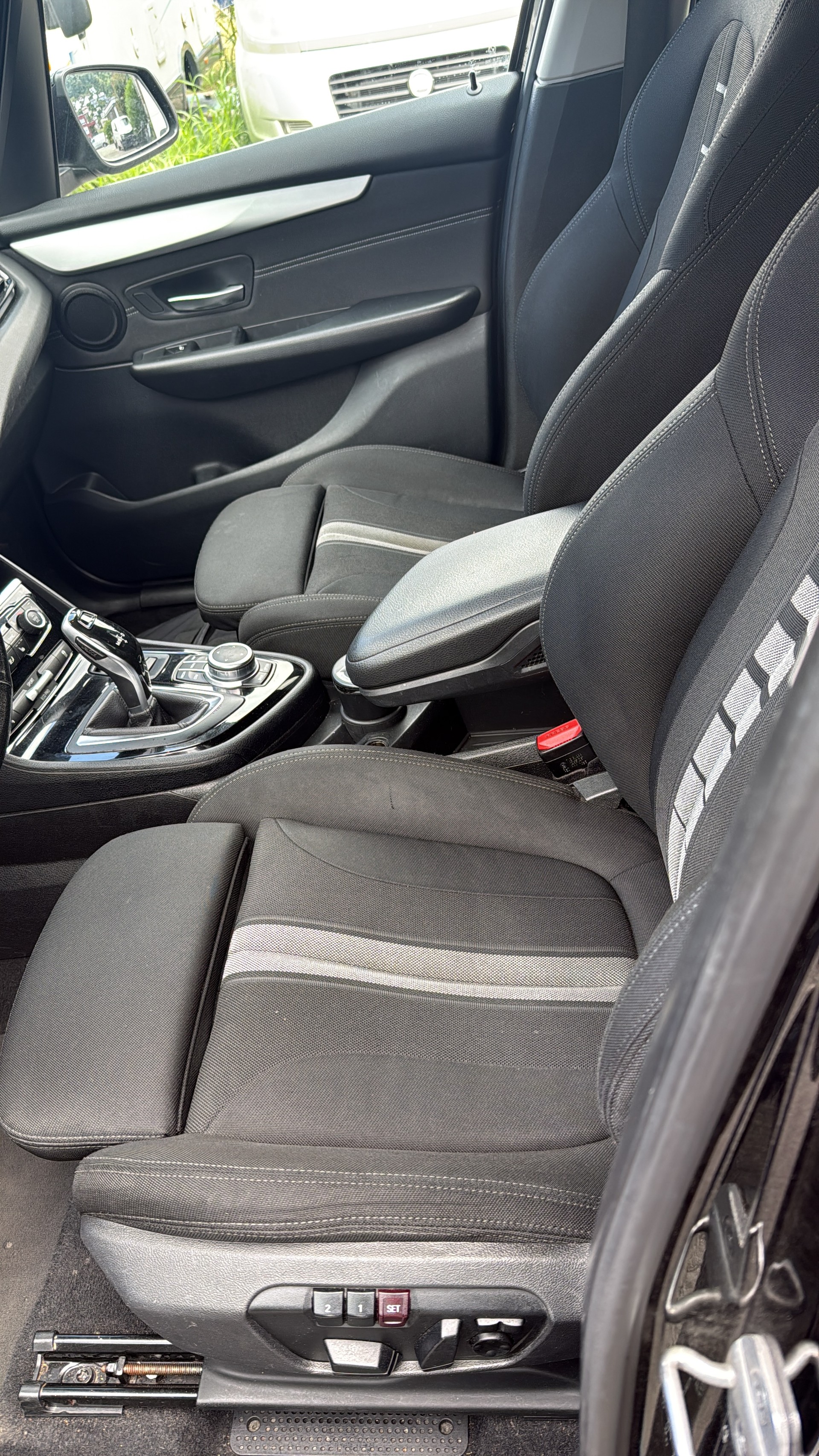 BMW 218d xDrive Gran Tourer Steptronic Luxury Line-image-7