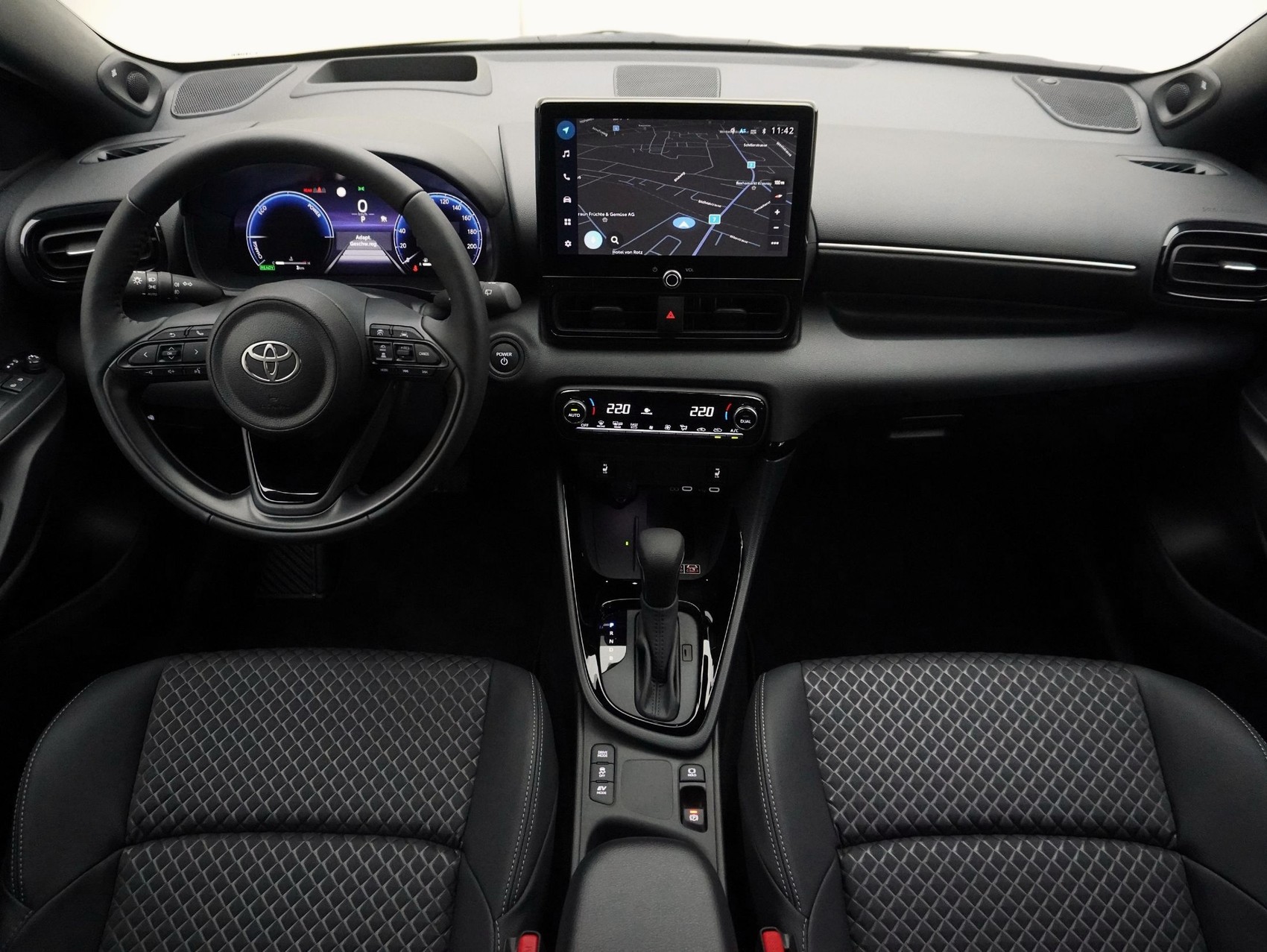 TOYOTA Yaris 1.5 VVT-i HSD Premium ** Panorama-Glasdach **-image-8