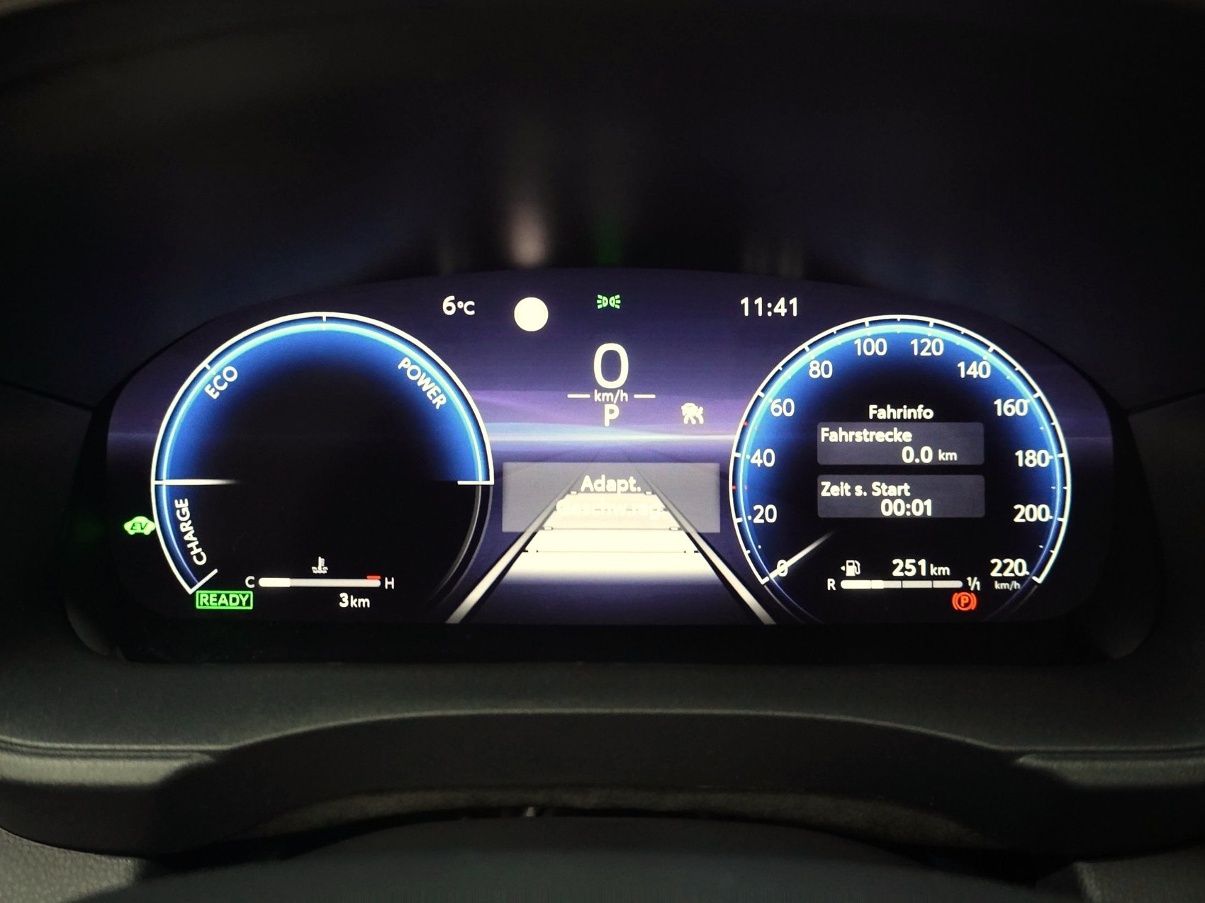 TOYOTA Yaris 1.5 VVT-i HSD Premium ** Panorama-Glasdach **-image-17