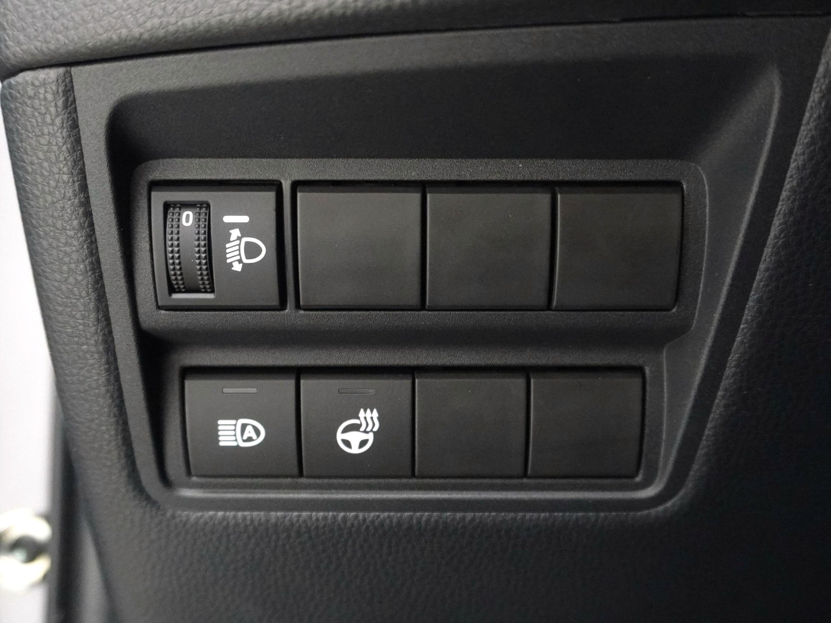 TOYOTA Yaris 1.5 VVT-i HSD Premium ** Panorama-Glasdach **-image-12