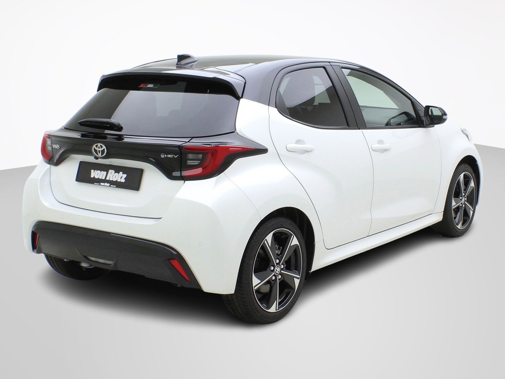 TOYOTA Yaris 1.5 VVT-i HSD Premium ** Panorama-Glasdach **-image-3