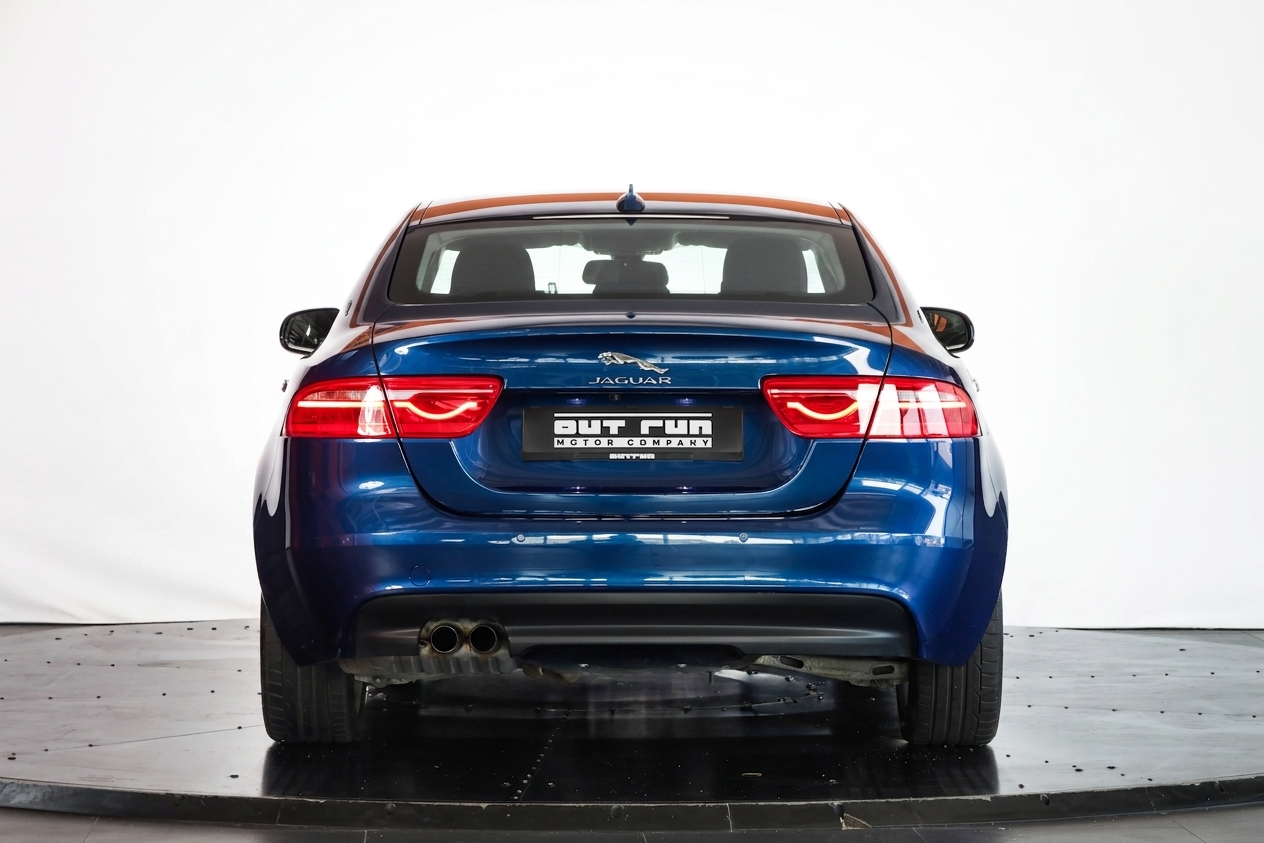 JAGUAR XE 20d Prestige Automat-image-2