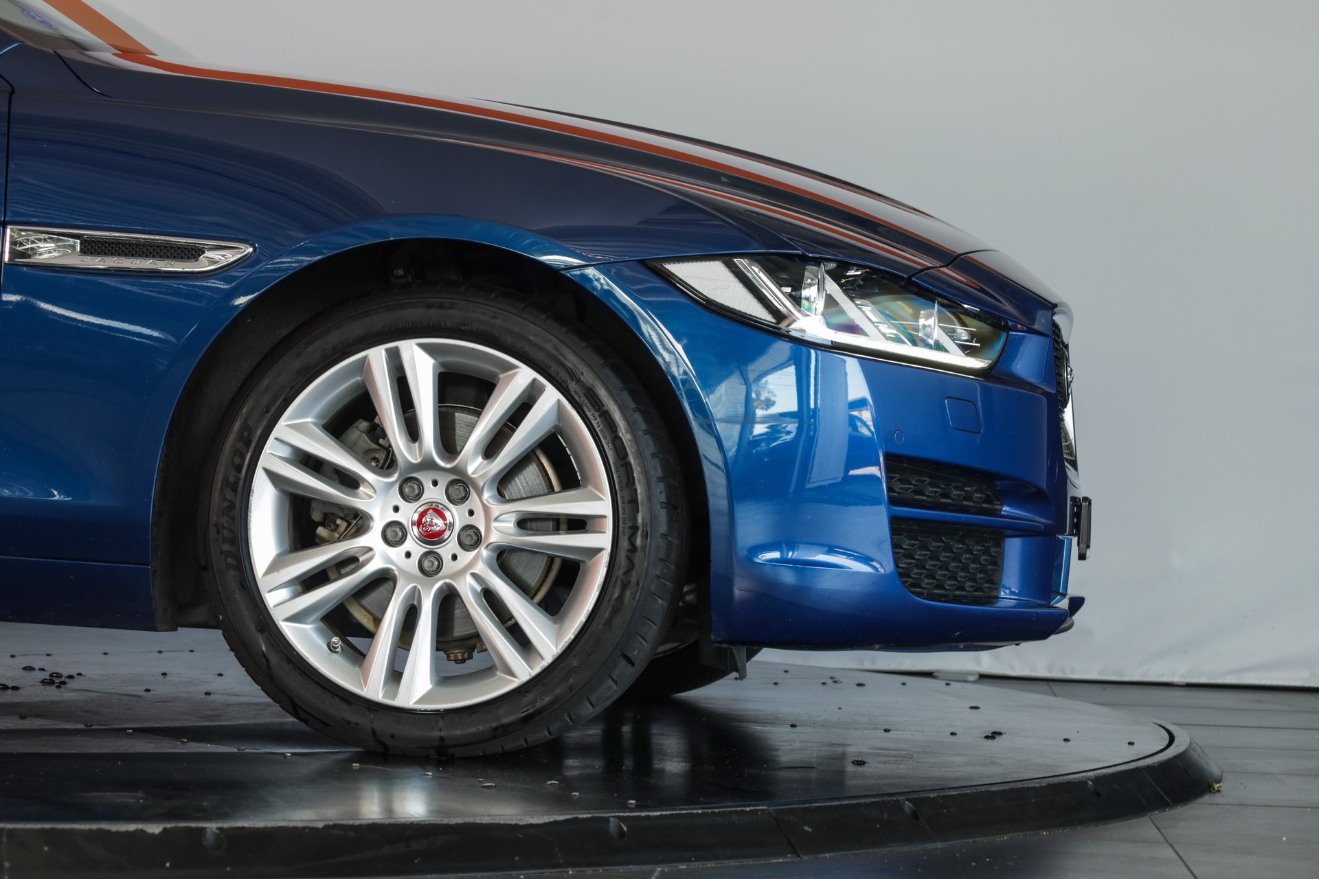 JAGUAR XE 20d Prestige Automat-image-5