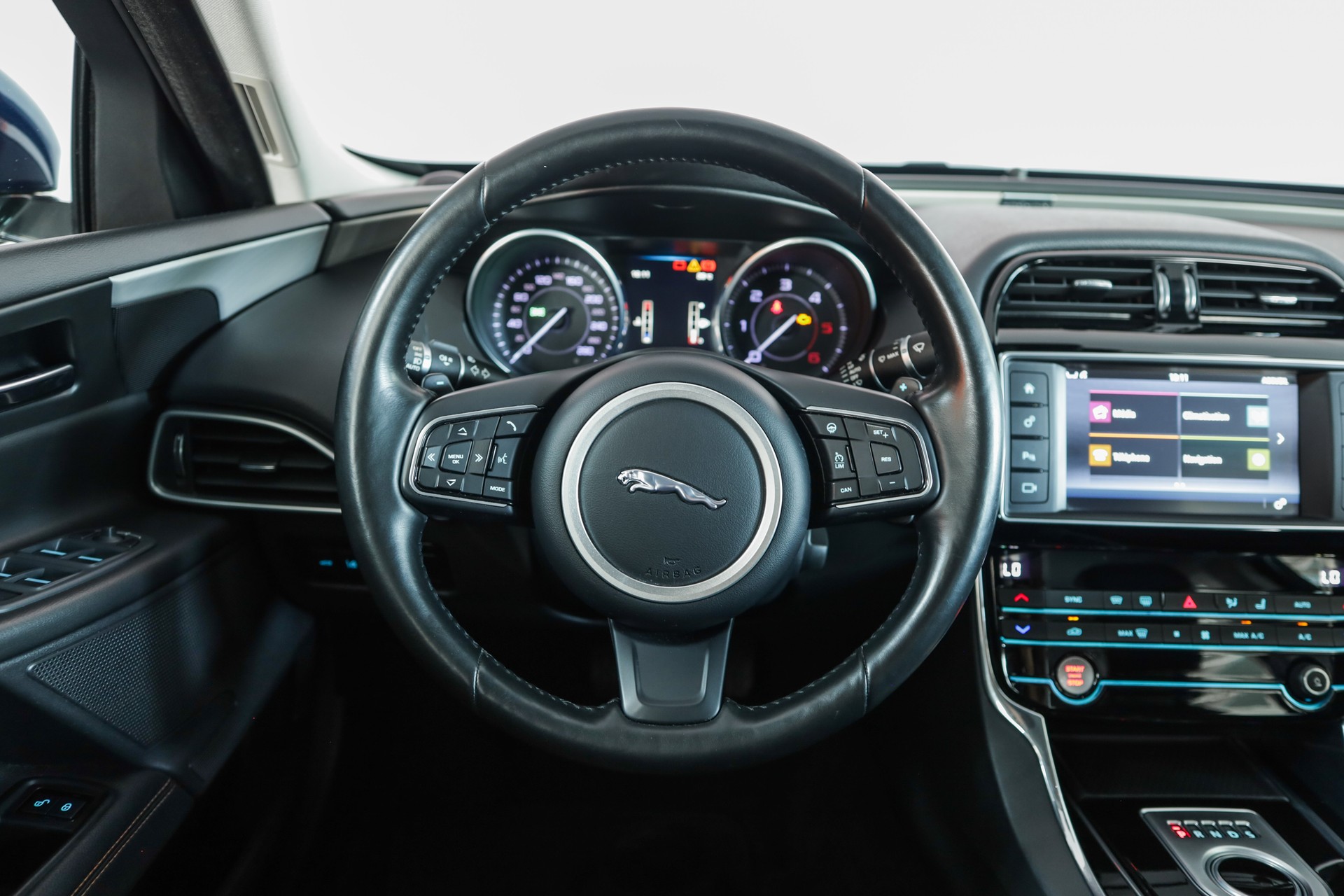 JAGUAR XE 20d Prestige Automat-image-11