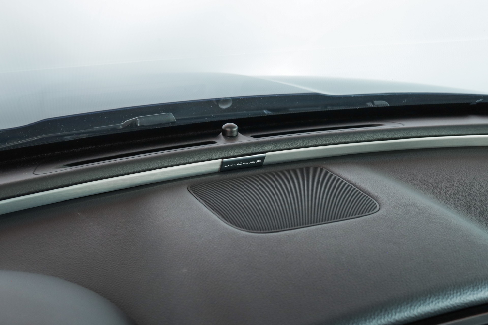 JAGUAR XE 20d Prestige Automat-image-24