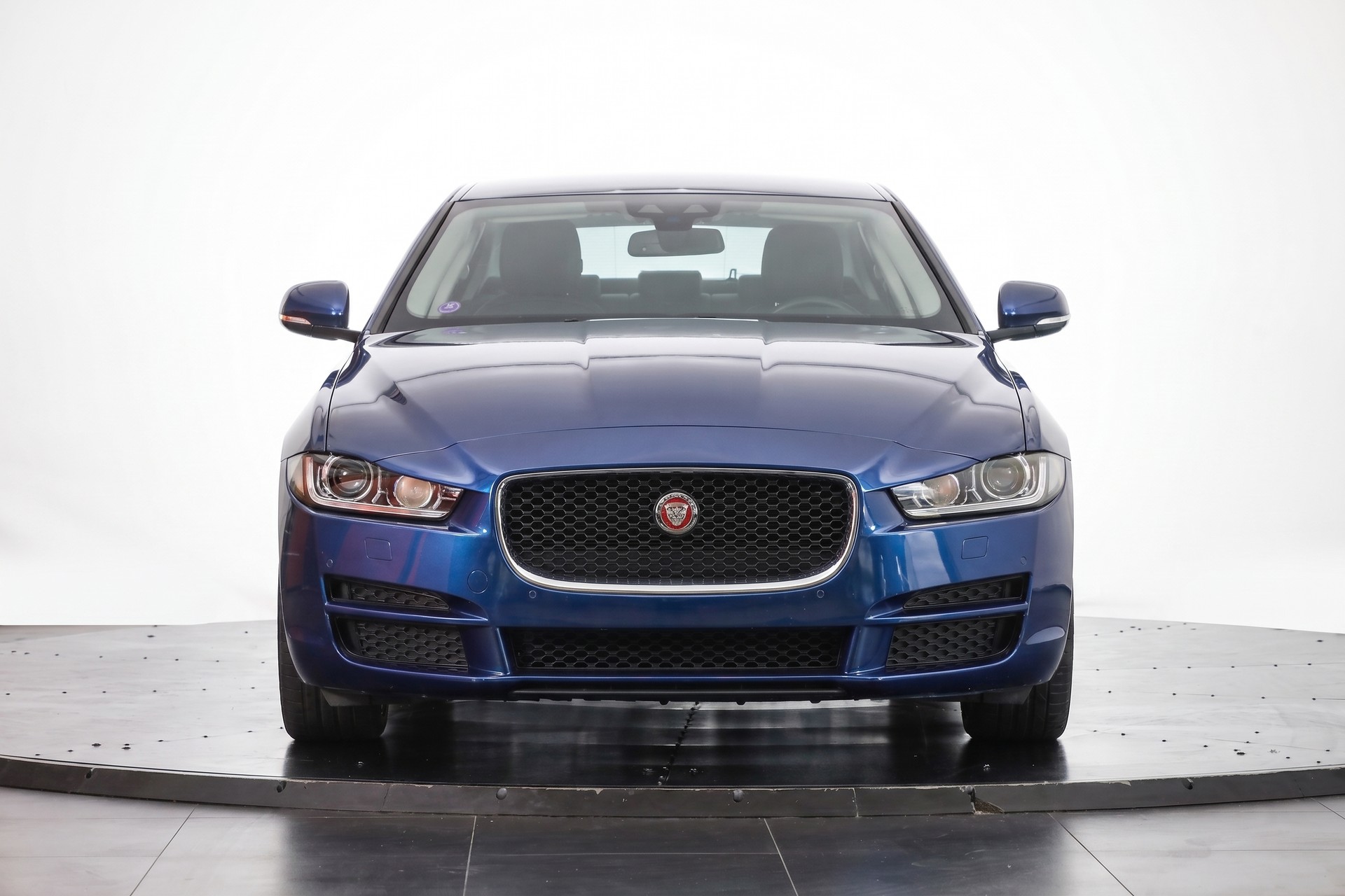 JAGUAR XE 20d Prestige Automat-image-1