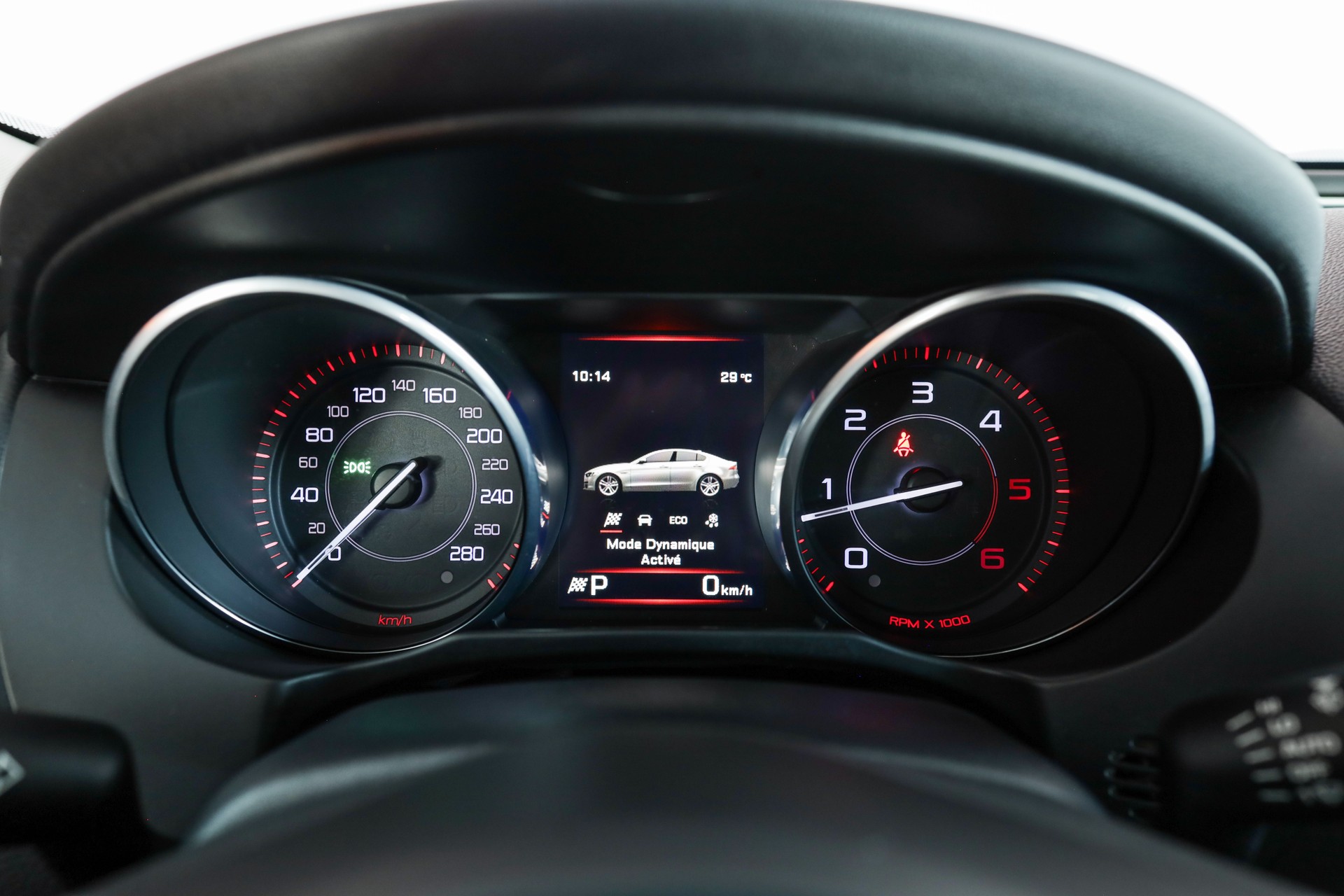 JAGUAR XE 20d Prestige Automat-image-17