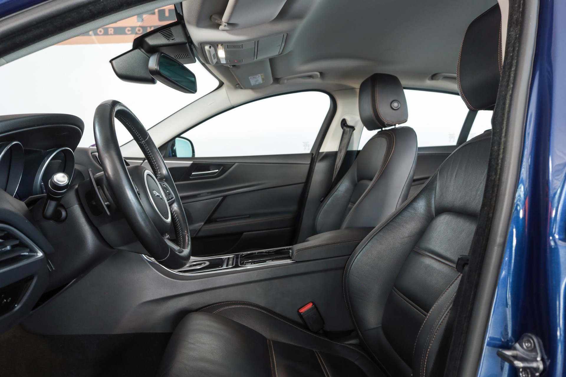 JAGUAR XE 20d Prestige Automat-image-12