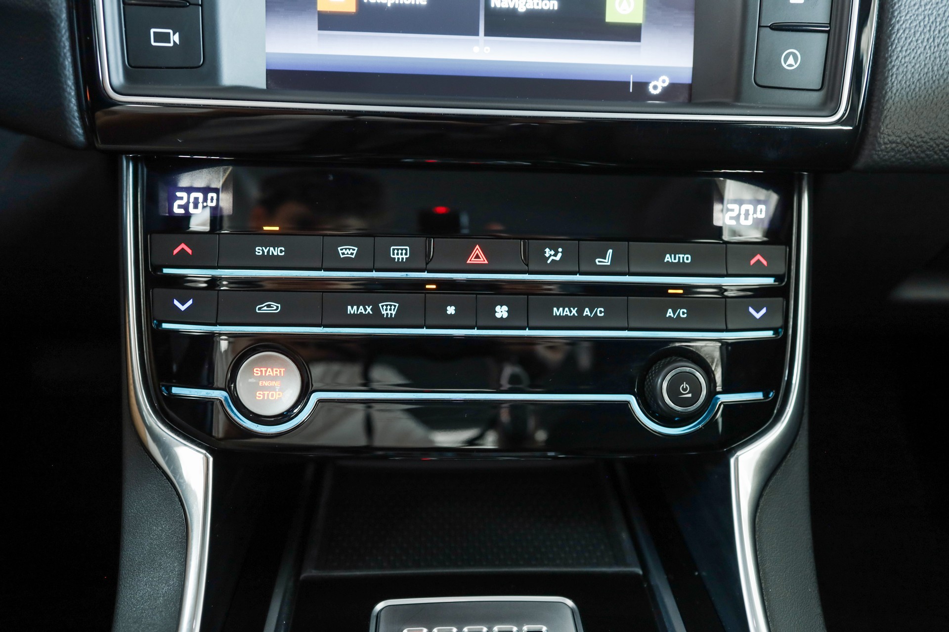 JAGUAR XE 20d Prestige Automat-image-19