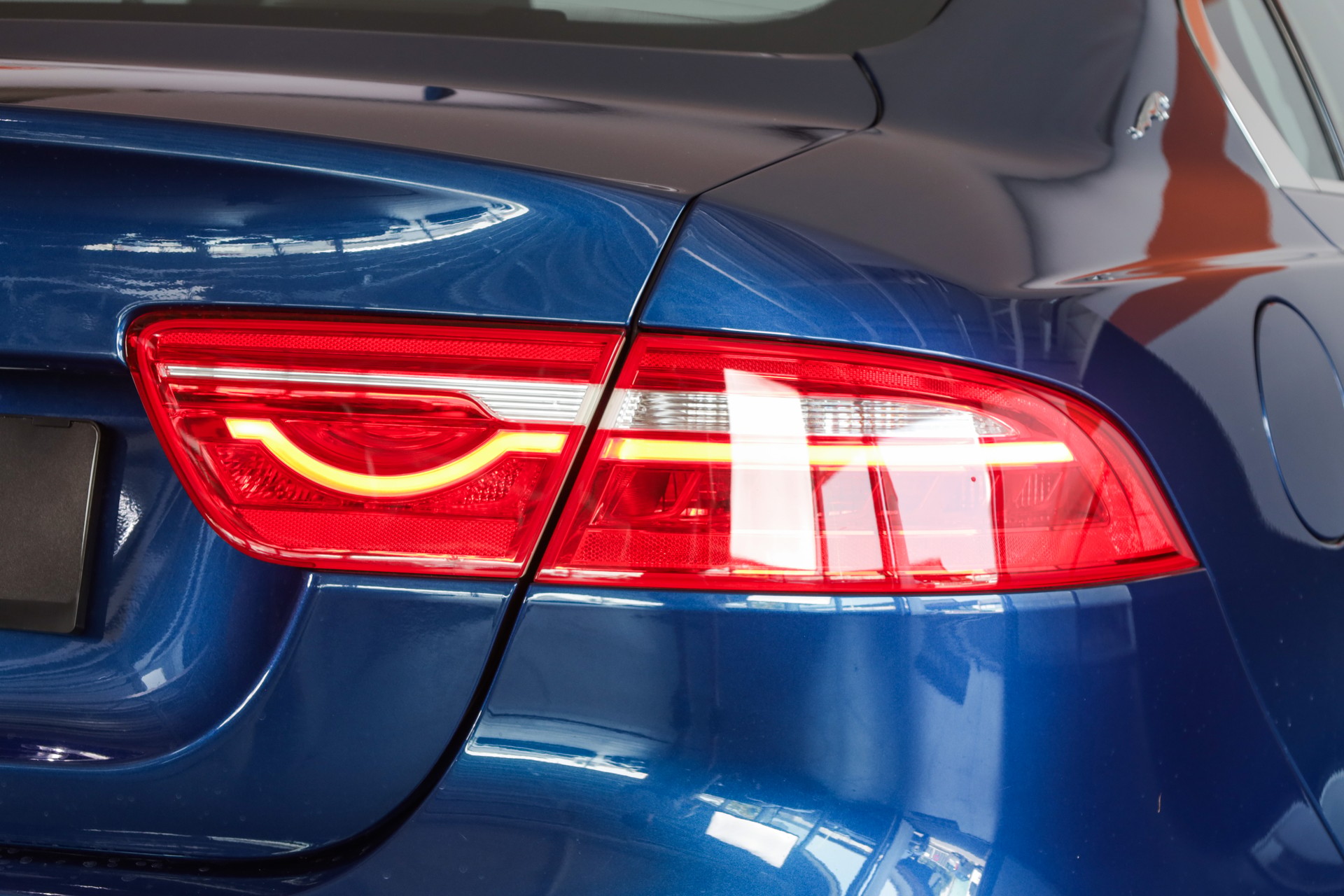 JAGUAR XE 20d Prestige Automat-image-7